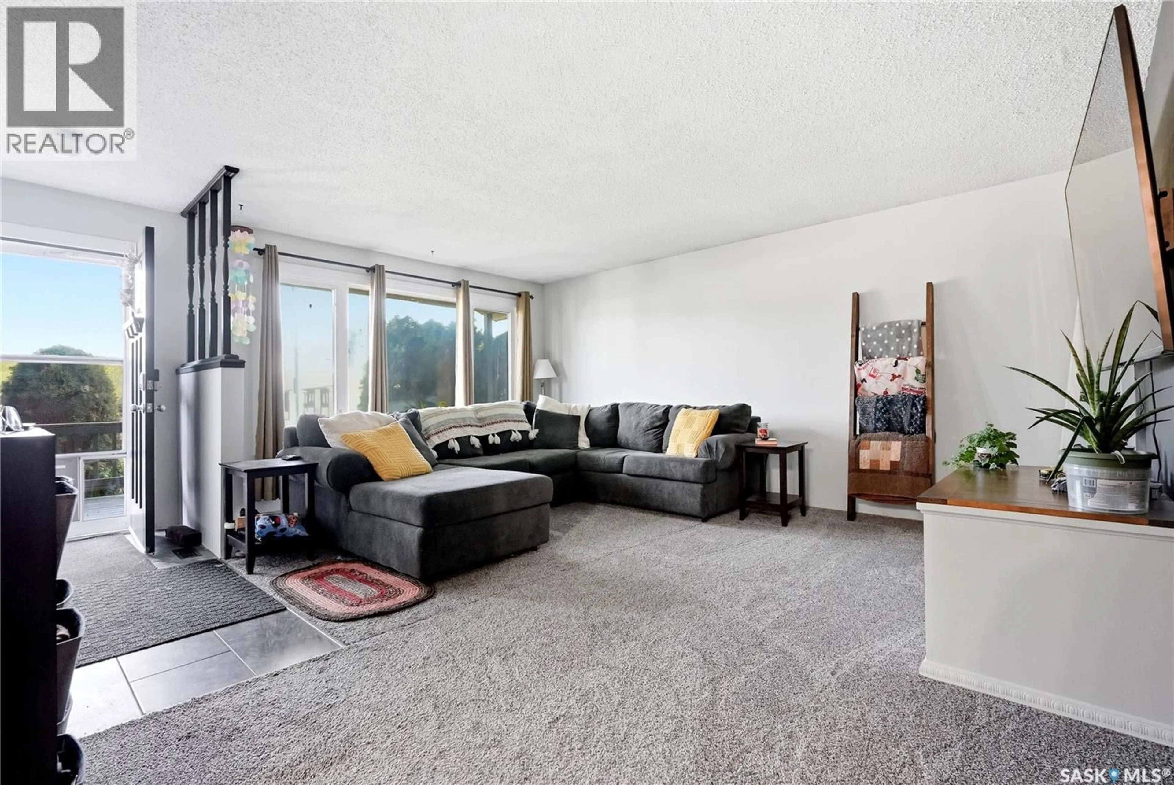 Living room with furniture, carpet floor for 742 MCCORMACK ROAD, Saskatoon Saskatchewan S7M4Z9