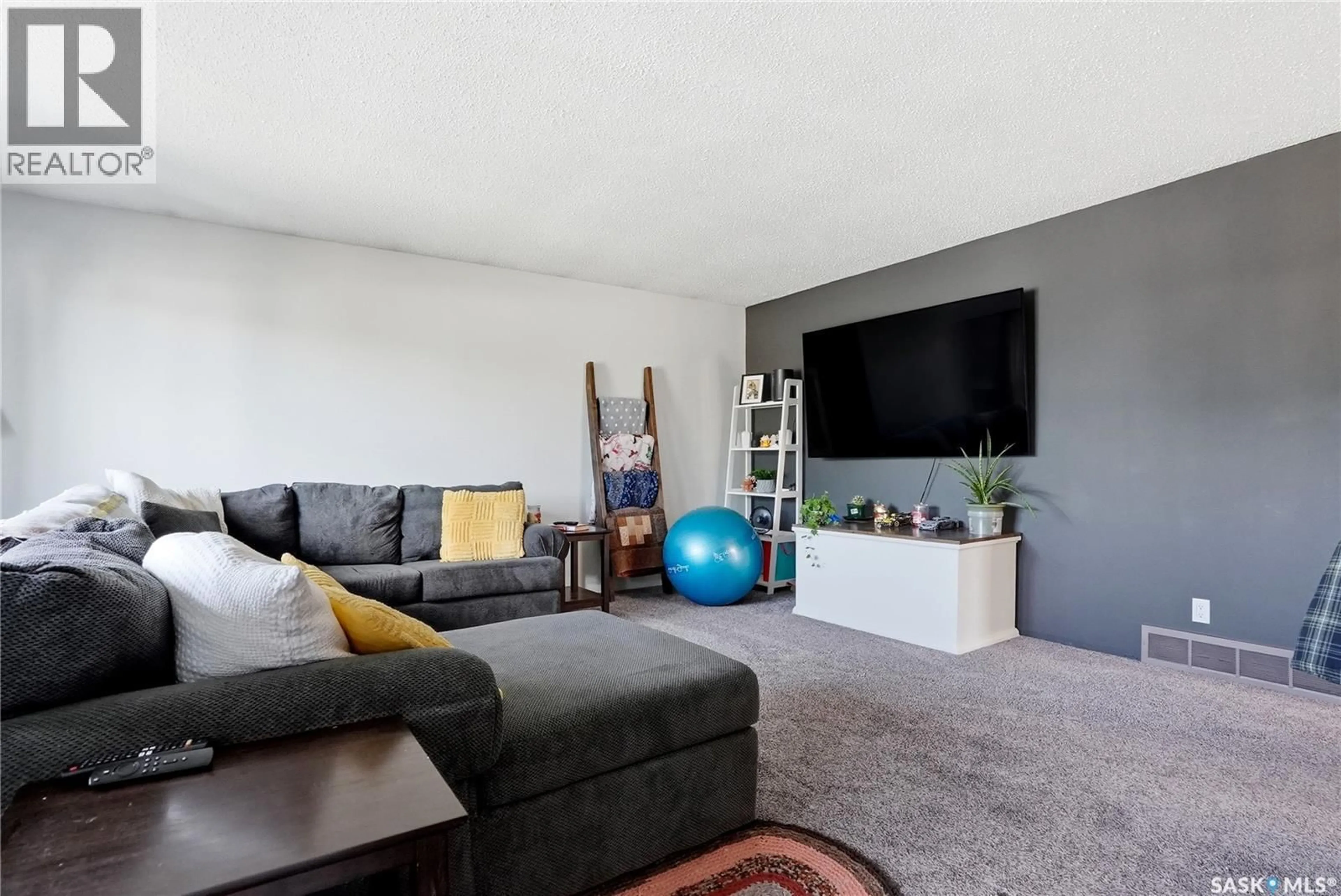 Living room with furniture, carpet floor for 742 MCCORMACK ROAD, Saskatoon Saskatchewan S7M4Z9