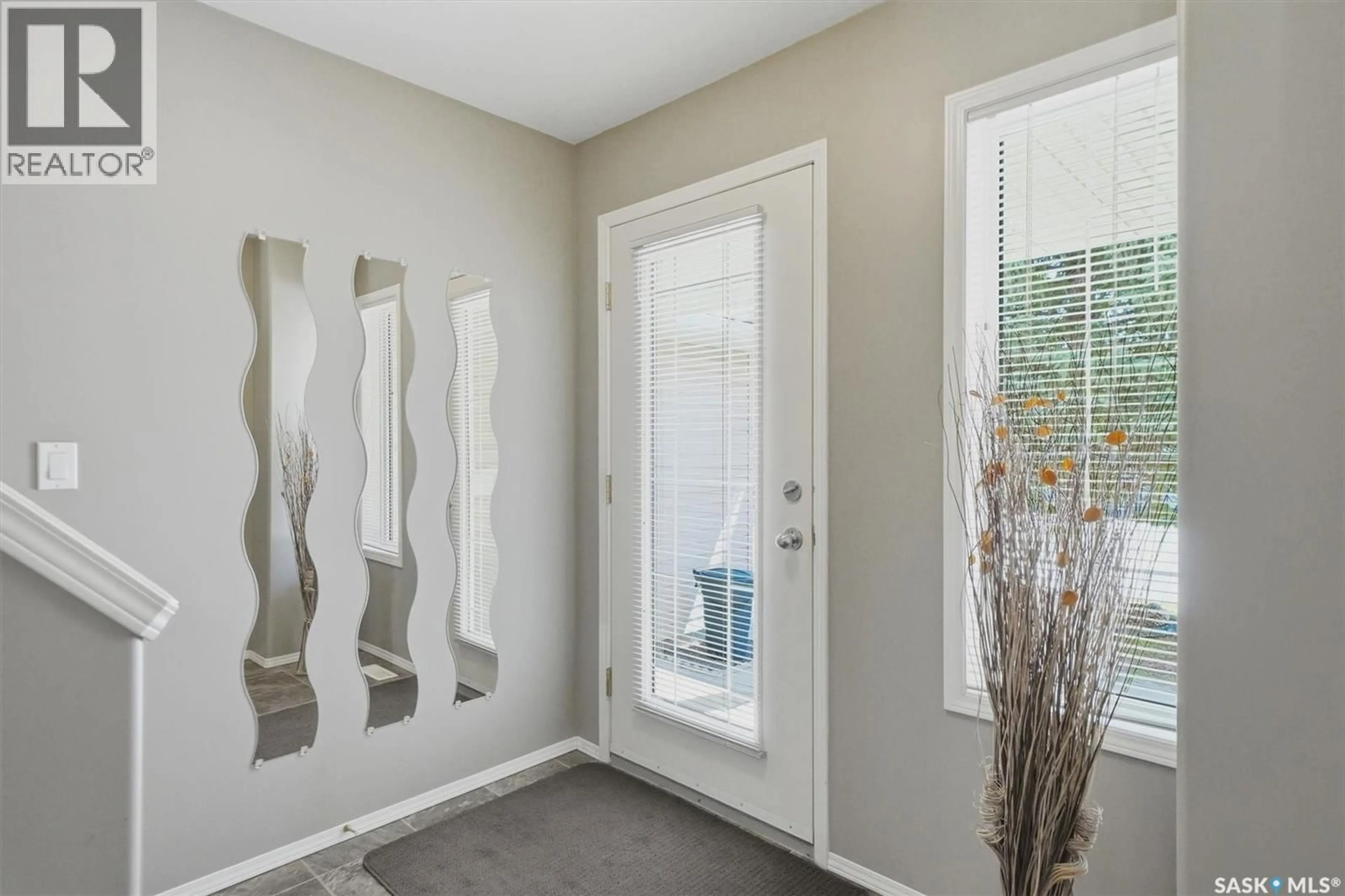 Indoor entryway for 105 - 615 MCWILLIE AVENUE, Saskatoon Saskatchewan S7S1J4
