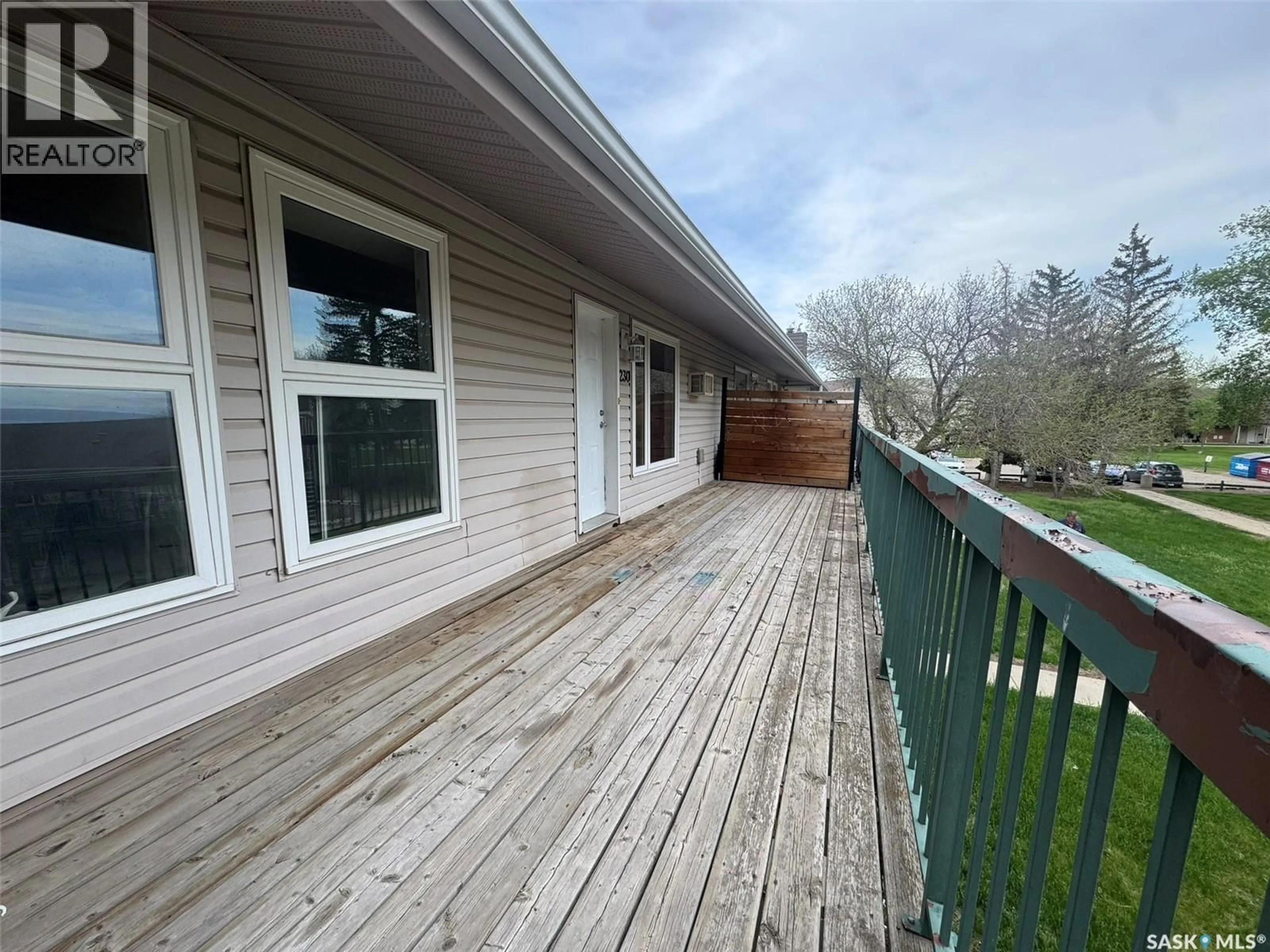 Patio, water/lake/river/ocean view for 230 GORE PLACE, Regina Saskatchewan S4T7S4