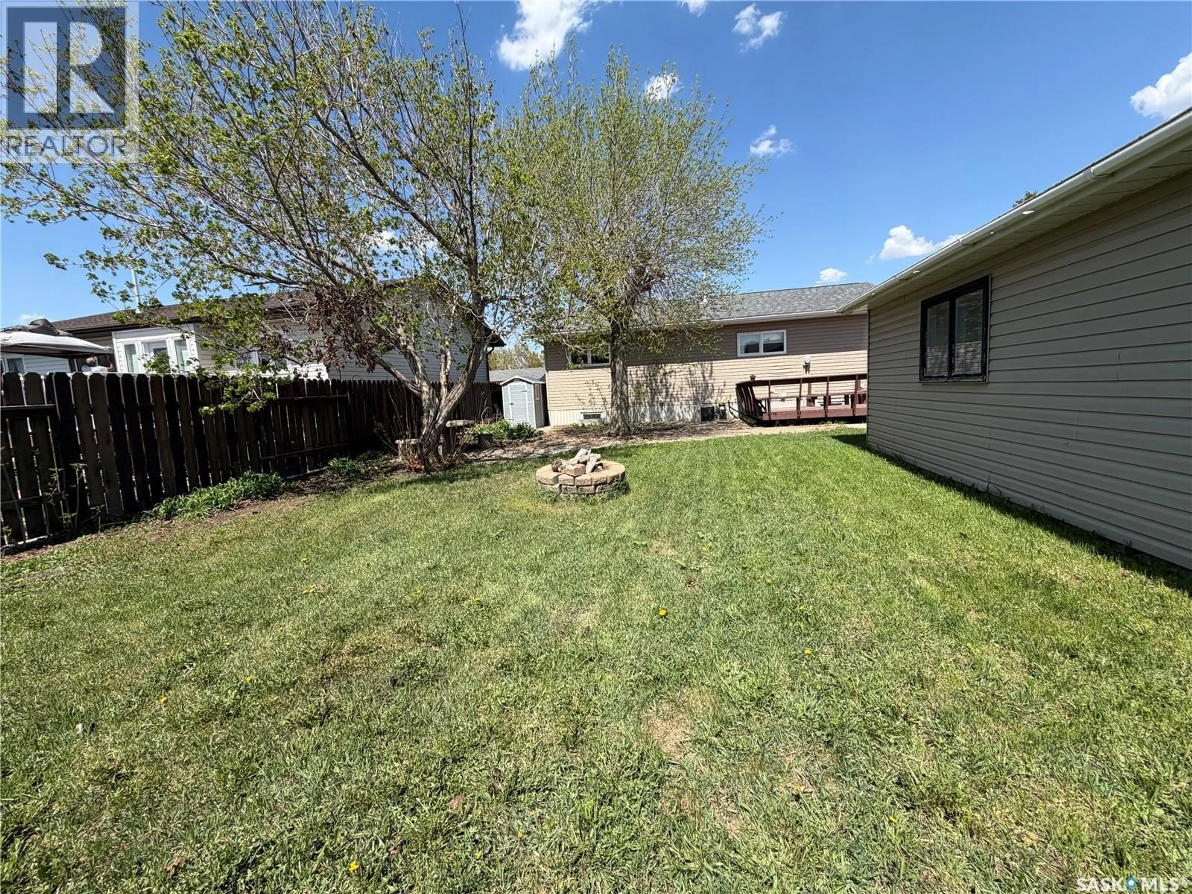 A pic from outside/outdoor area/front of a property/back of a property/a pic from drone, unknown for 80 MORRISON DRIVE, Yorkton Saskatchewan S3N3Y2