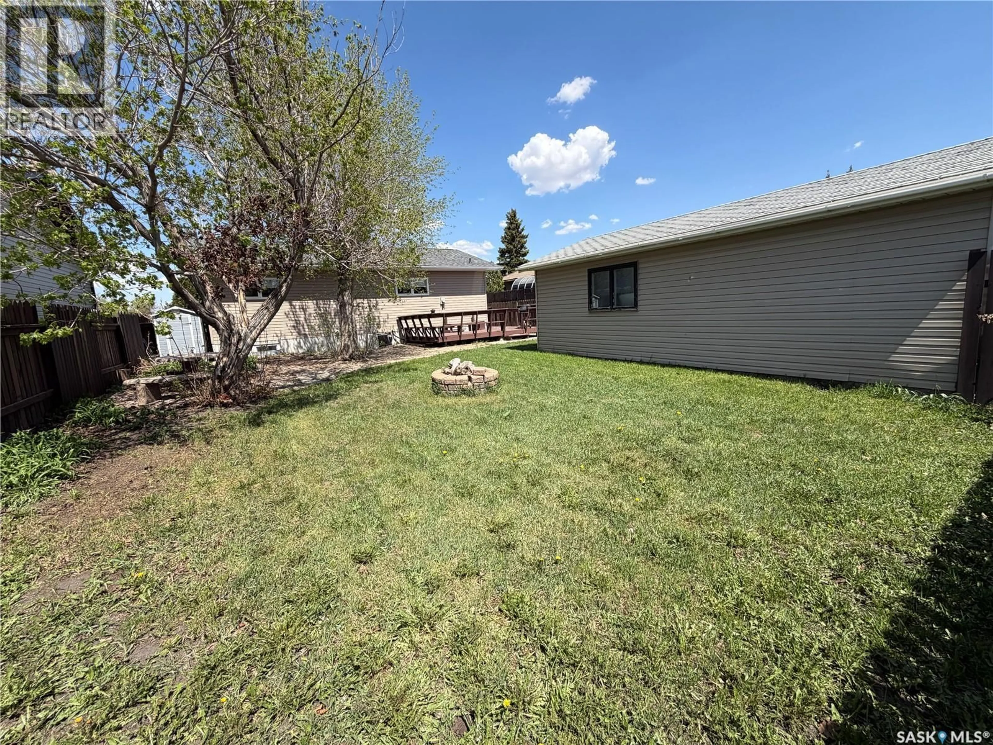 Patio, street for 80 MORRISON DRIVE, Yorkton Saskatchewan S3N3Y2