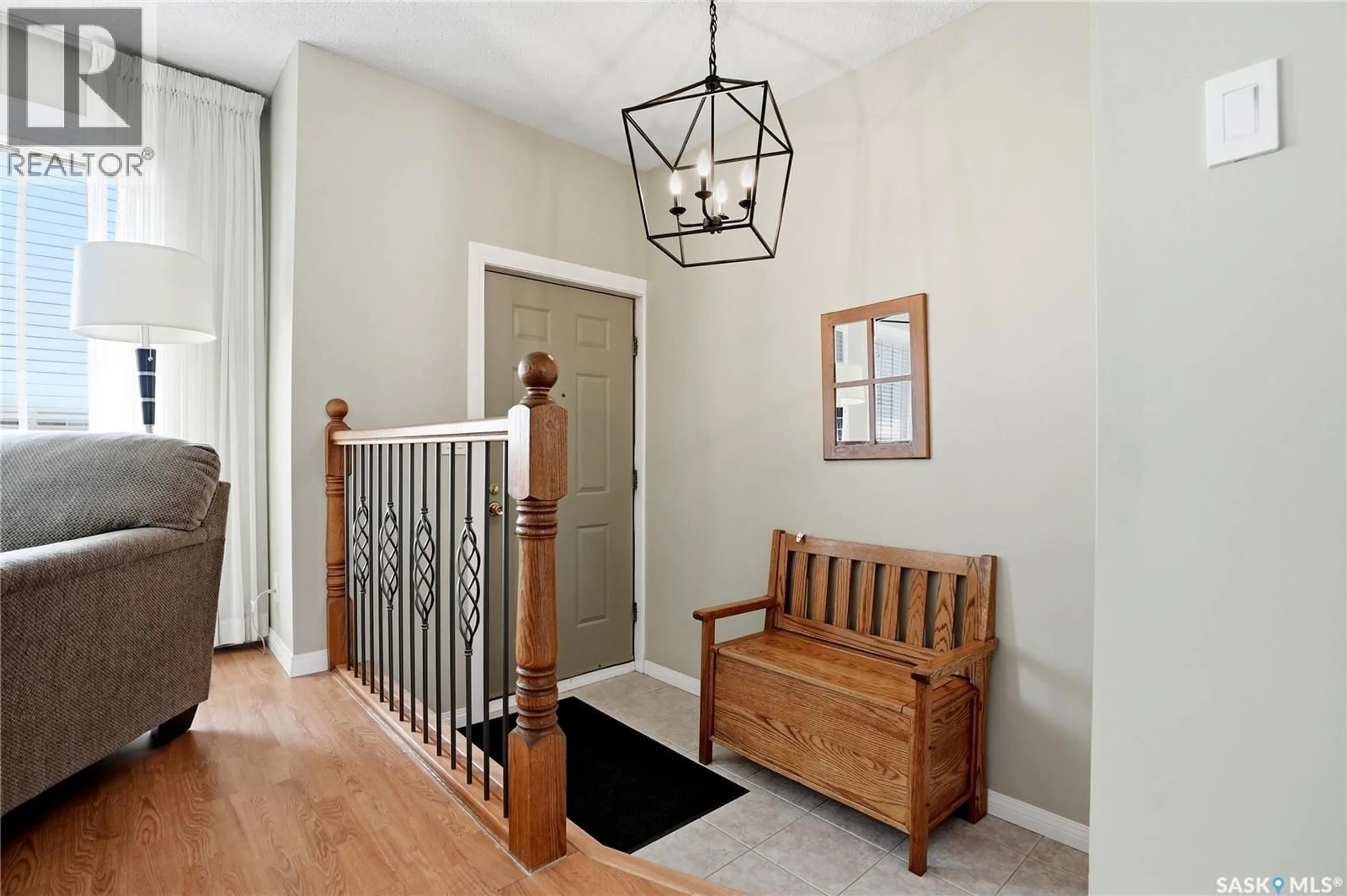 Indoor entryway for 315 SMITH PLACE, Saskatoon Saskatchewan S7M5E7