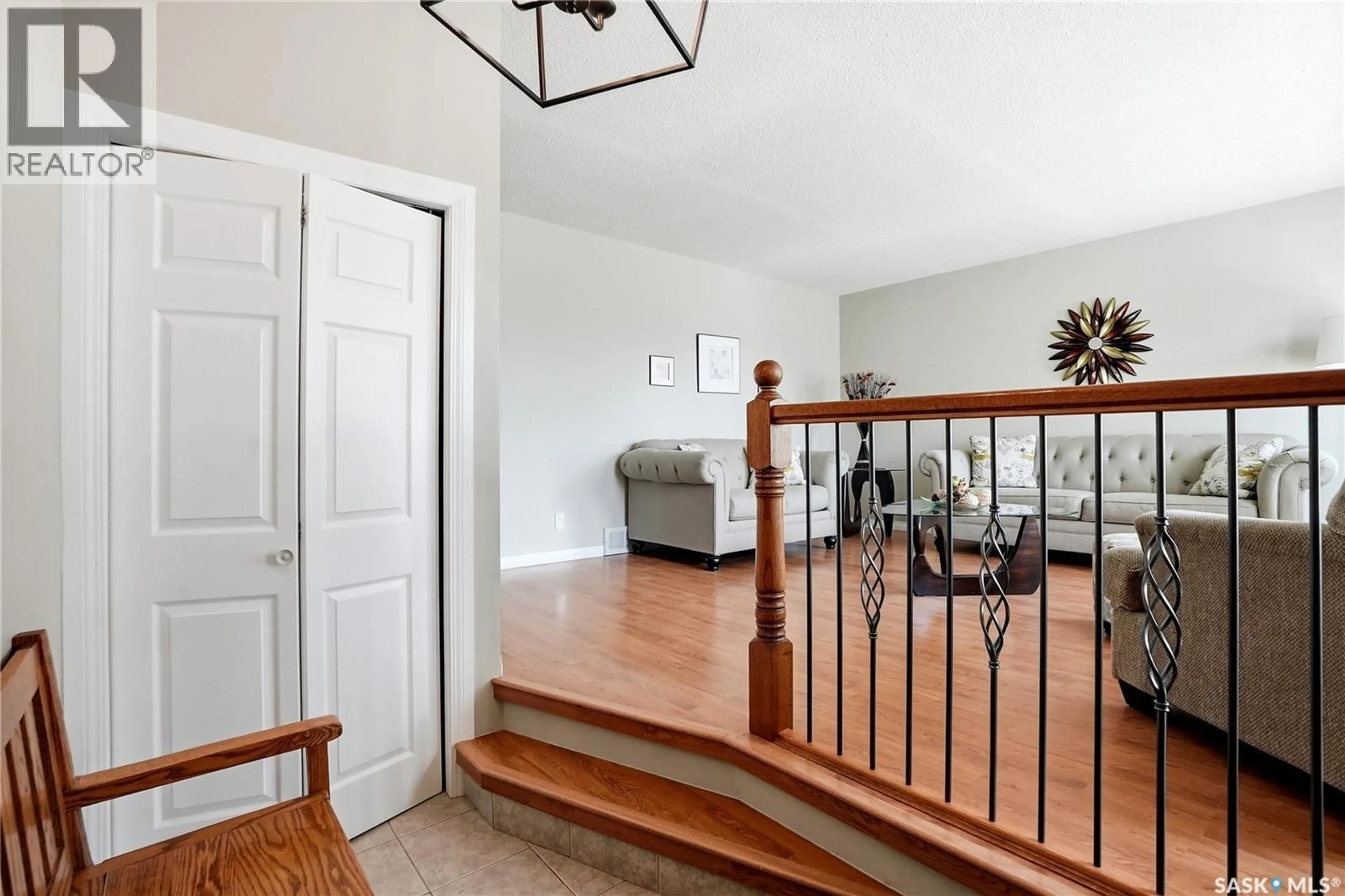 Indoor entryway for 315 SMITH PLACE, Saskatoon Saskatchewan S7M5E7