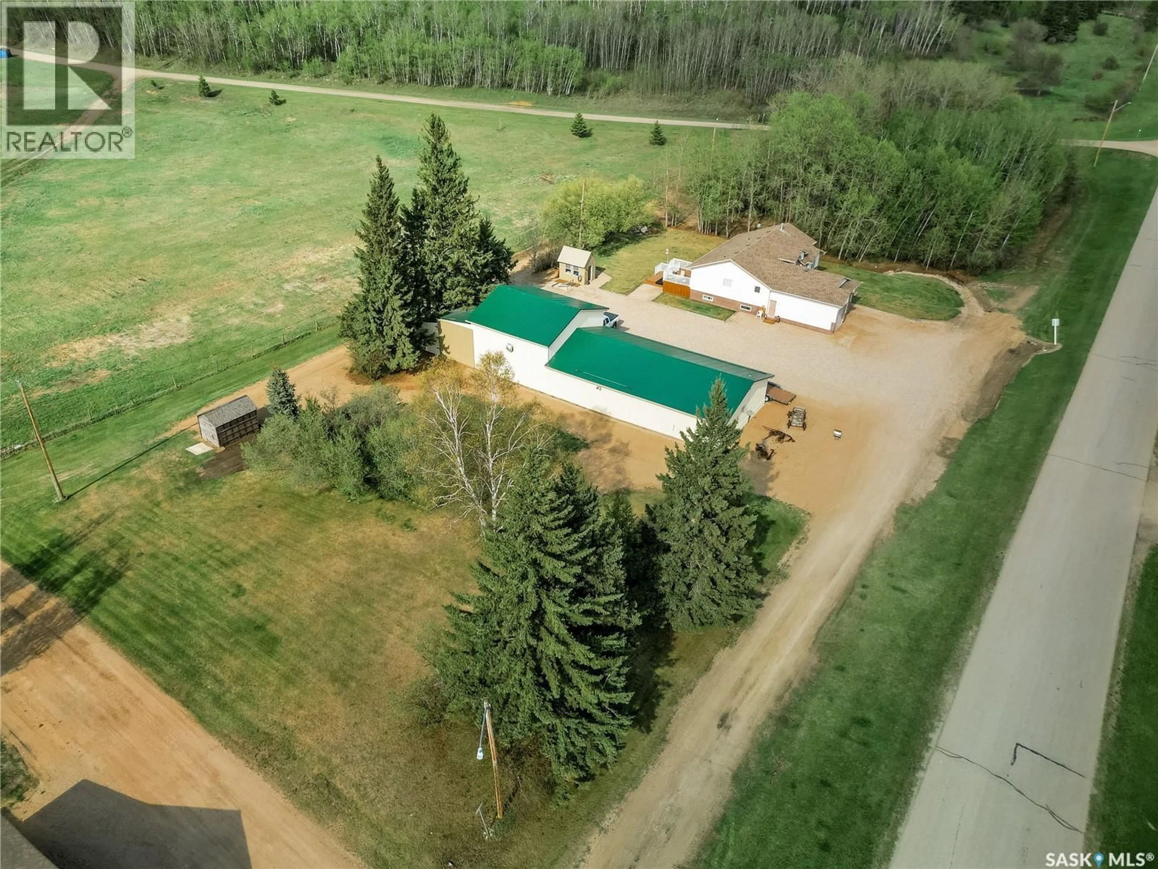 A pic from outside/outdoor area/front of a property/back of a property/a pic from drone, unknown for 815 WEIKLE AVENUE, Sturgis Saskatchewan S0A4A0