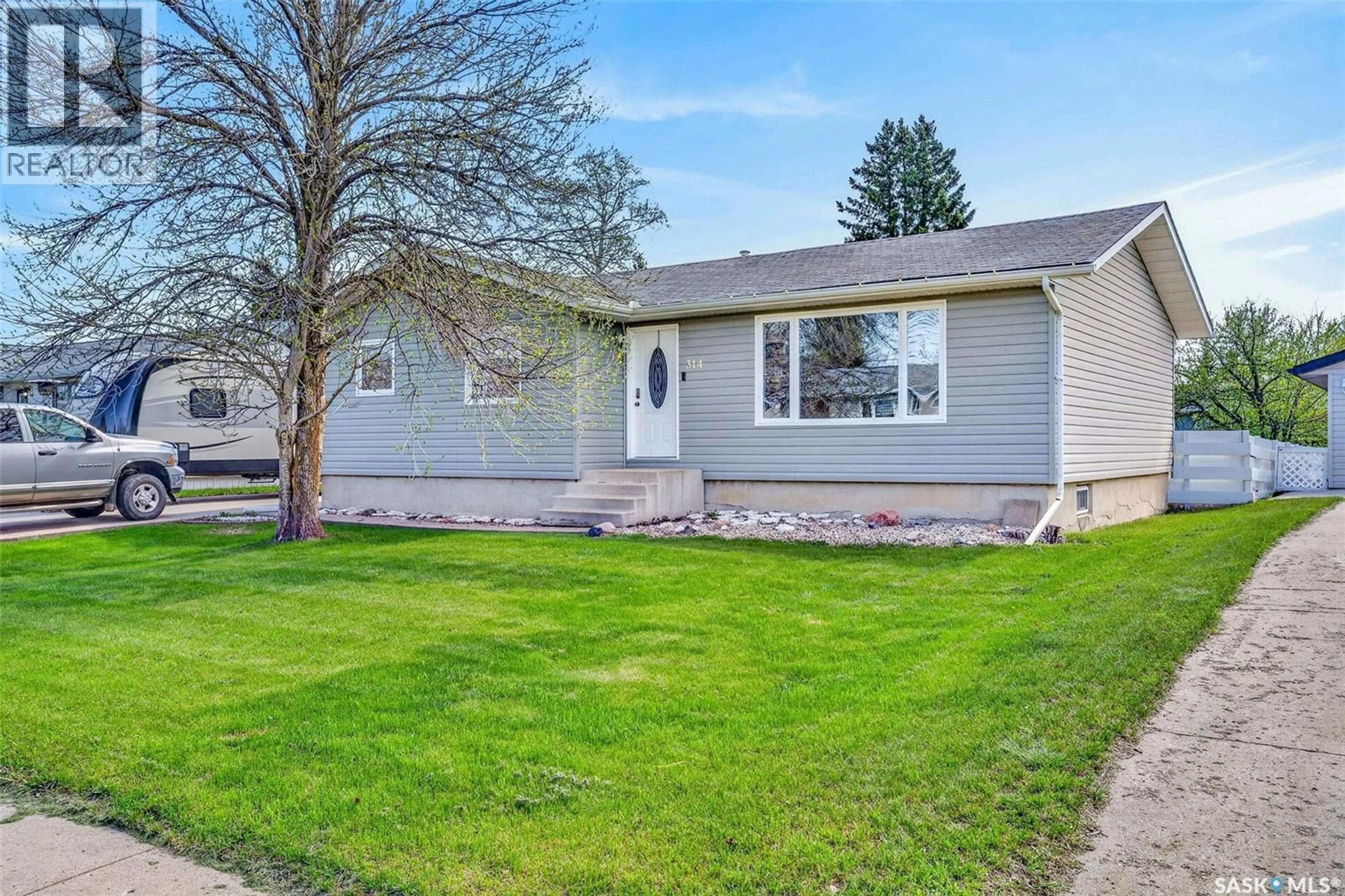 Home with vinyl exterior material, street for 314 CASKEY DRIVE, Melfort Saskatchewan S0E1A0