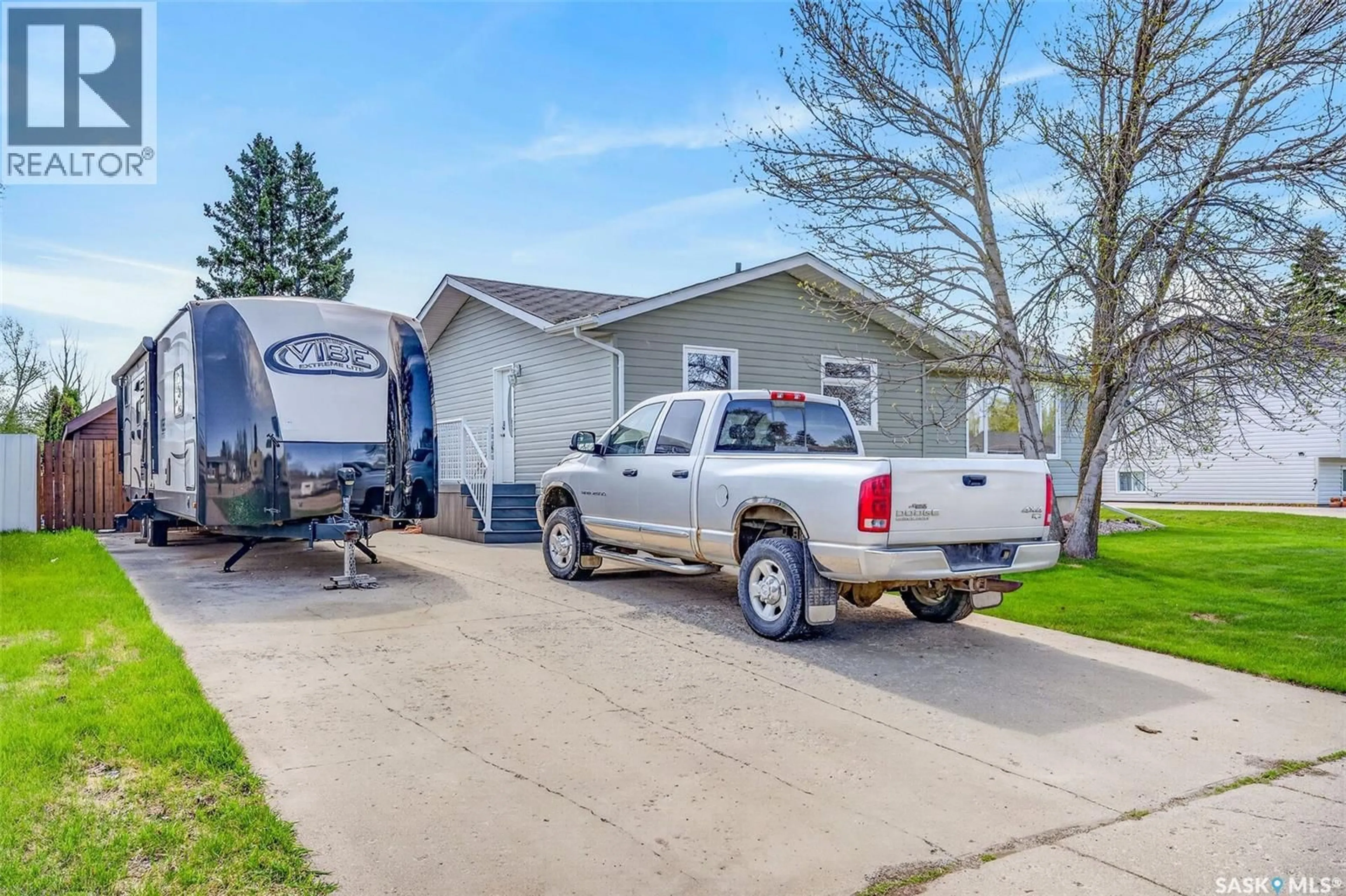 Home with vinyl exterior material, street for 314 CASKEY DRIVE, Melfort Saskatchewan S0E1A0