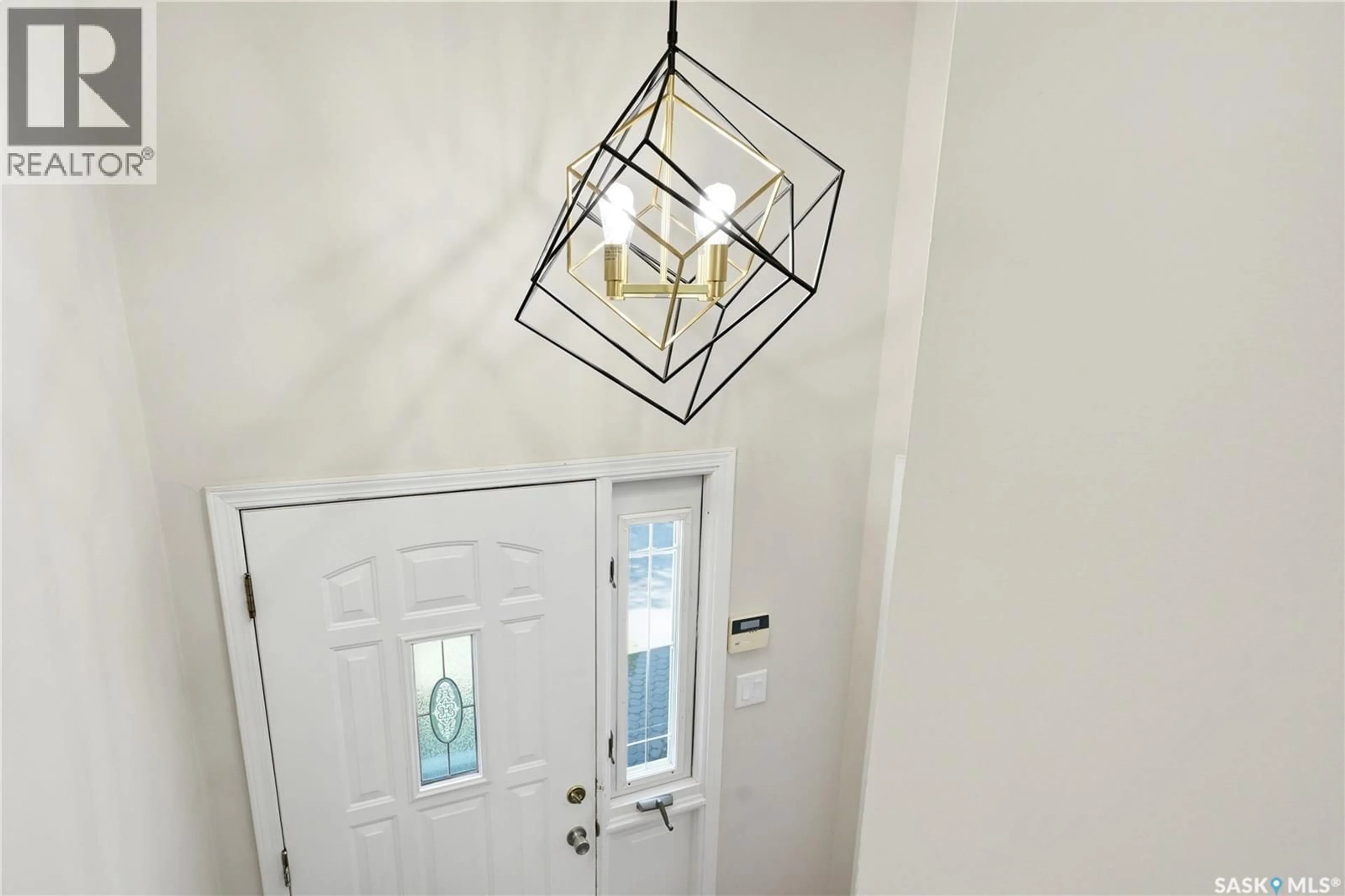 Indoor entryway for 118 LAURENTIAN DRIVE, Saskatoon Saskatchewan S7H4M2
