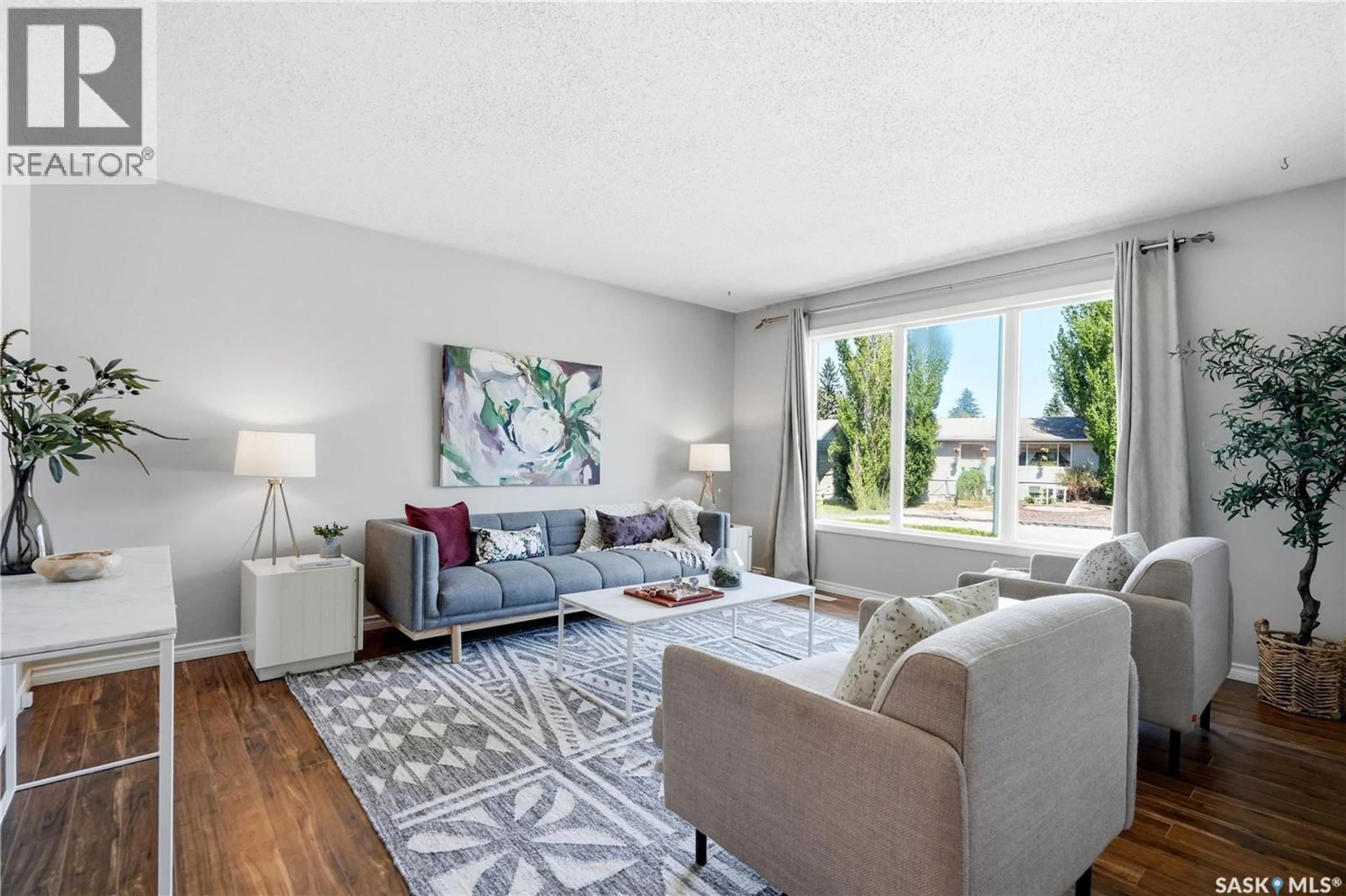 Living room with furniture, unknown for 118 LAURENTIAN DRIVE, Saskatoon Saskatchewan S7H4M2