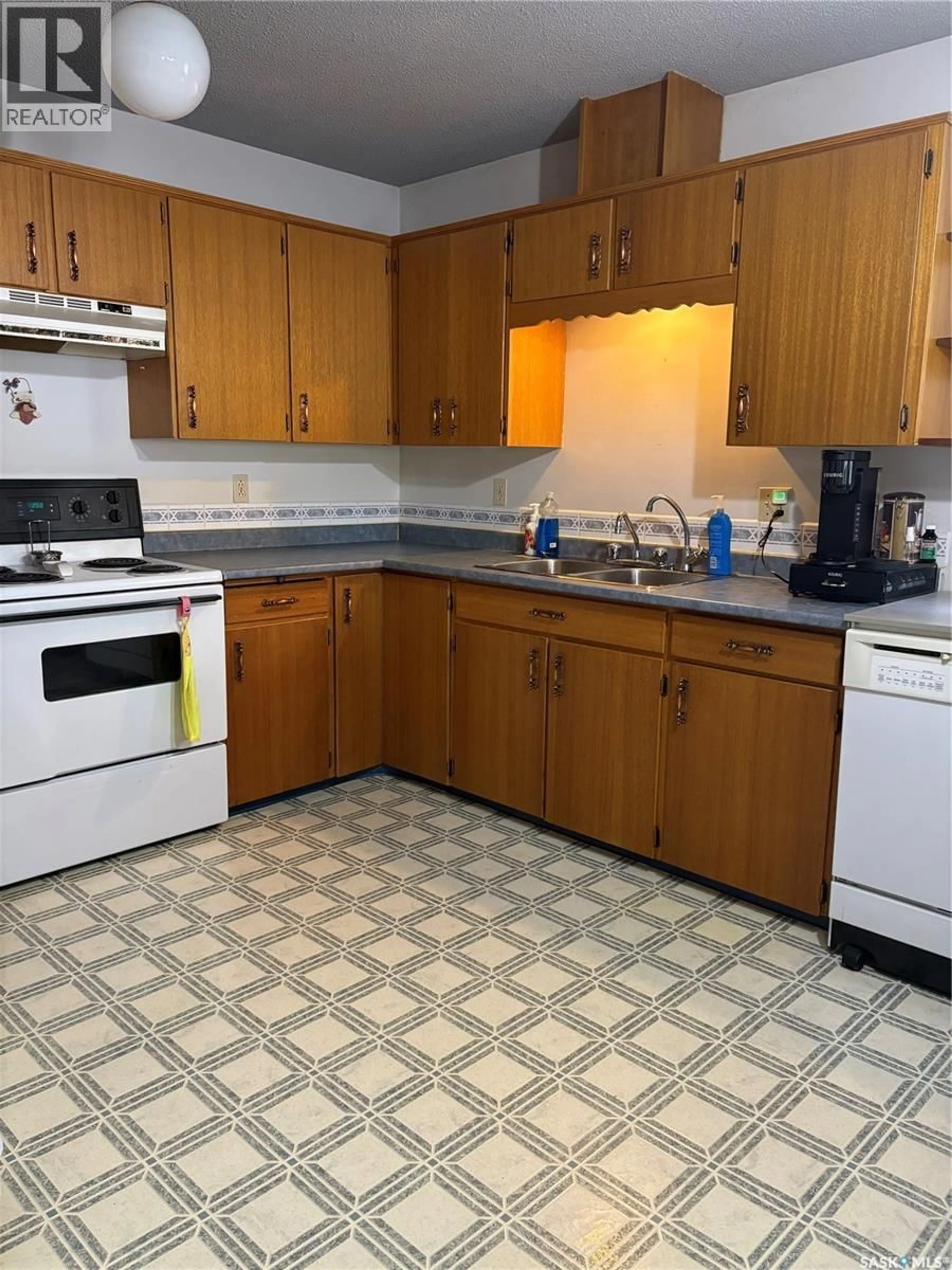 Standard kitchen, unknown for 1058 MONTAGUE STREET, Regina Saskatchewan S4T3H5