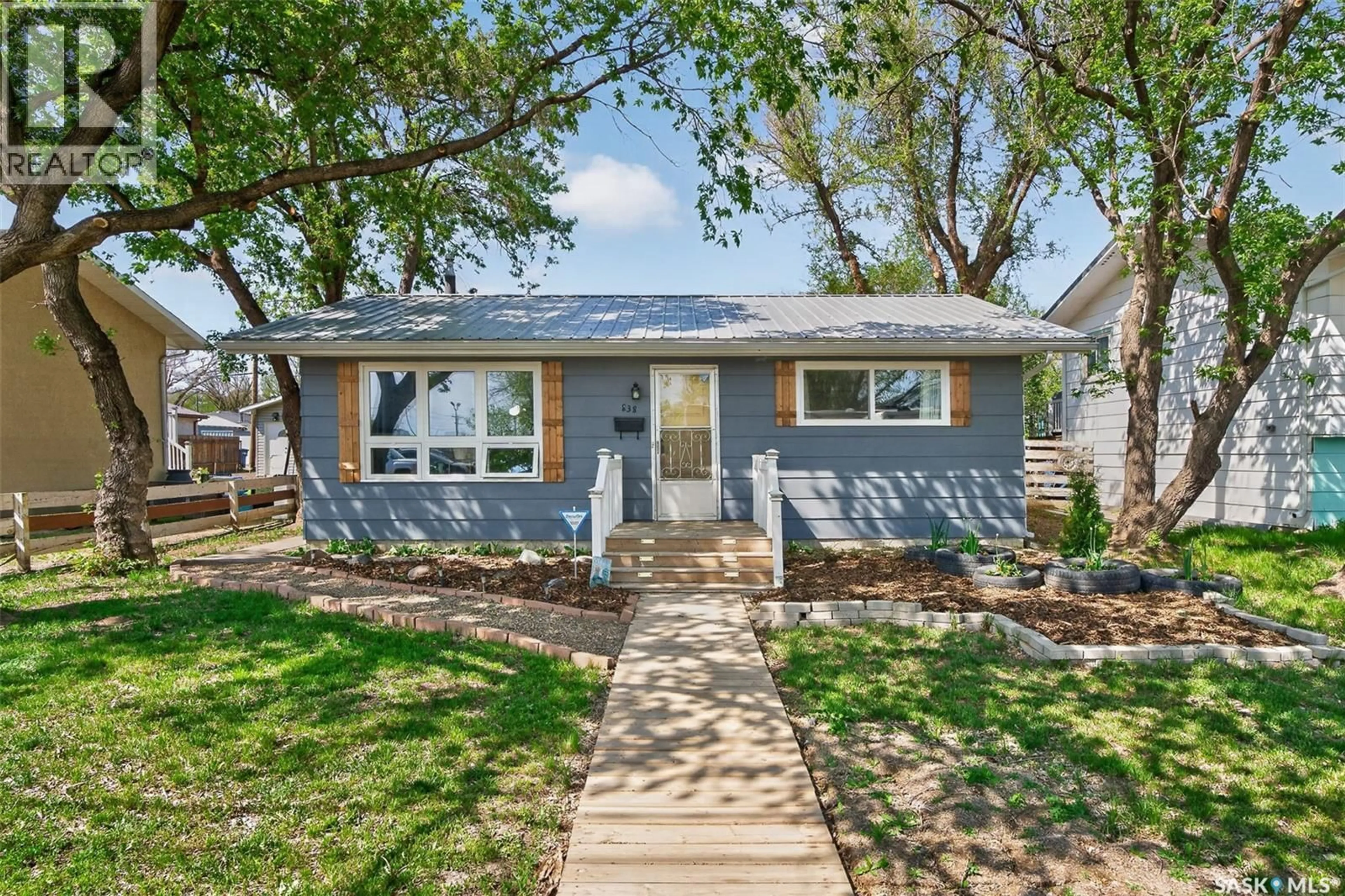 Home with vinyl exterior material, street for 838 OMINICA STREET, Moose Jaw Saskatchewan S6H1Y5
