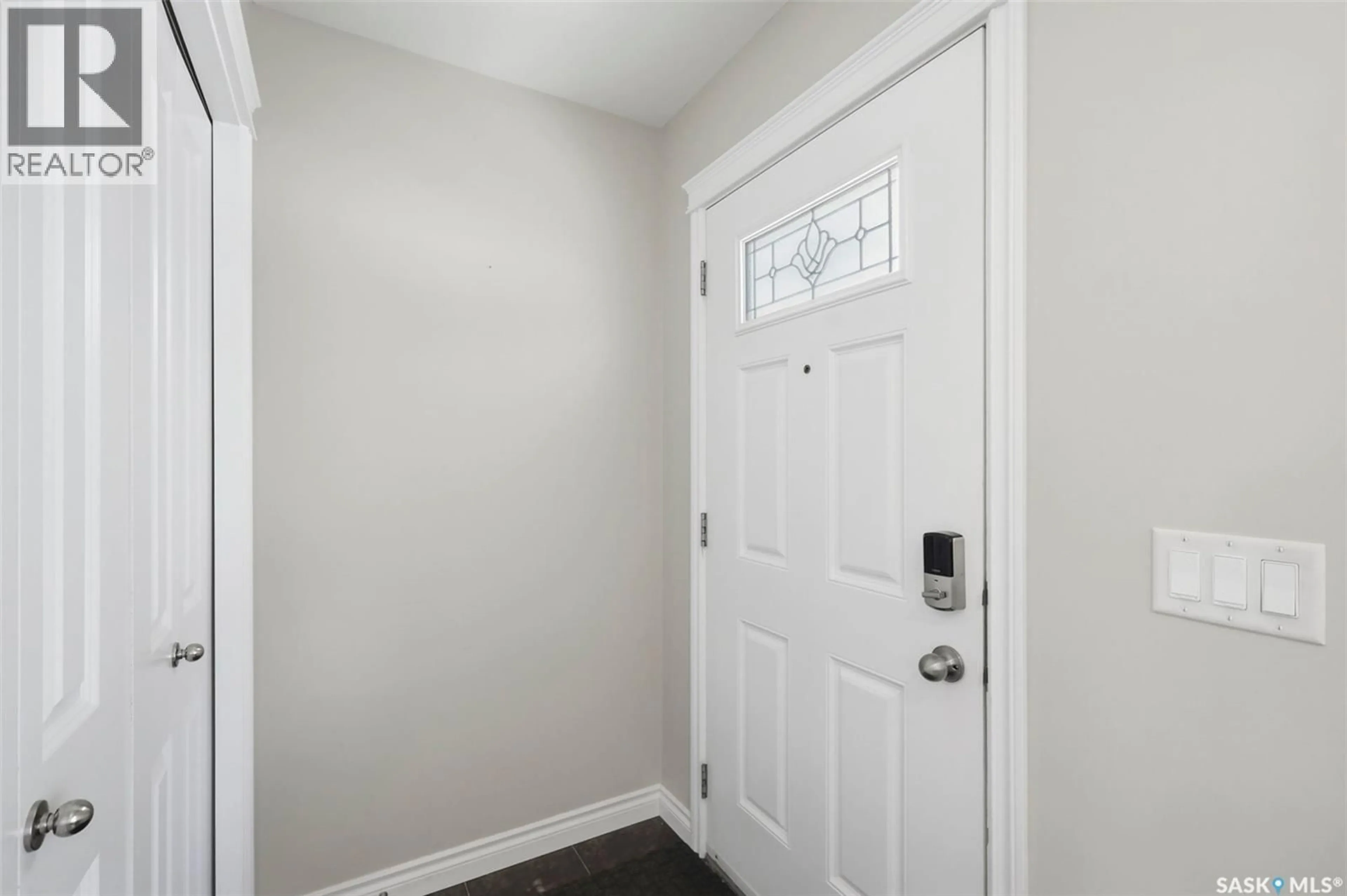Indoor entryway for 414 MANINGAS BEND, Saskatoon Saskatchewan S7W0V6