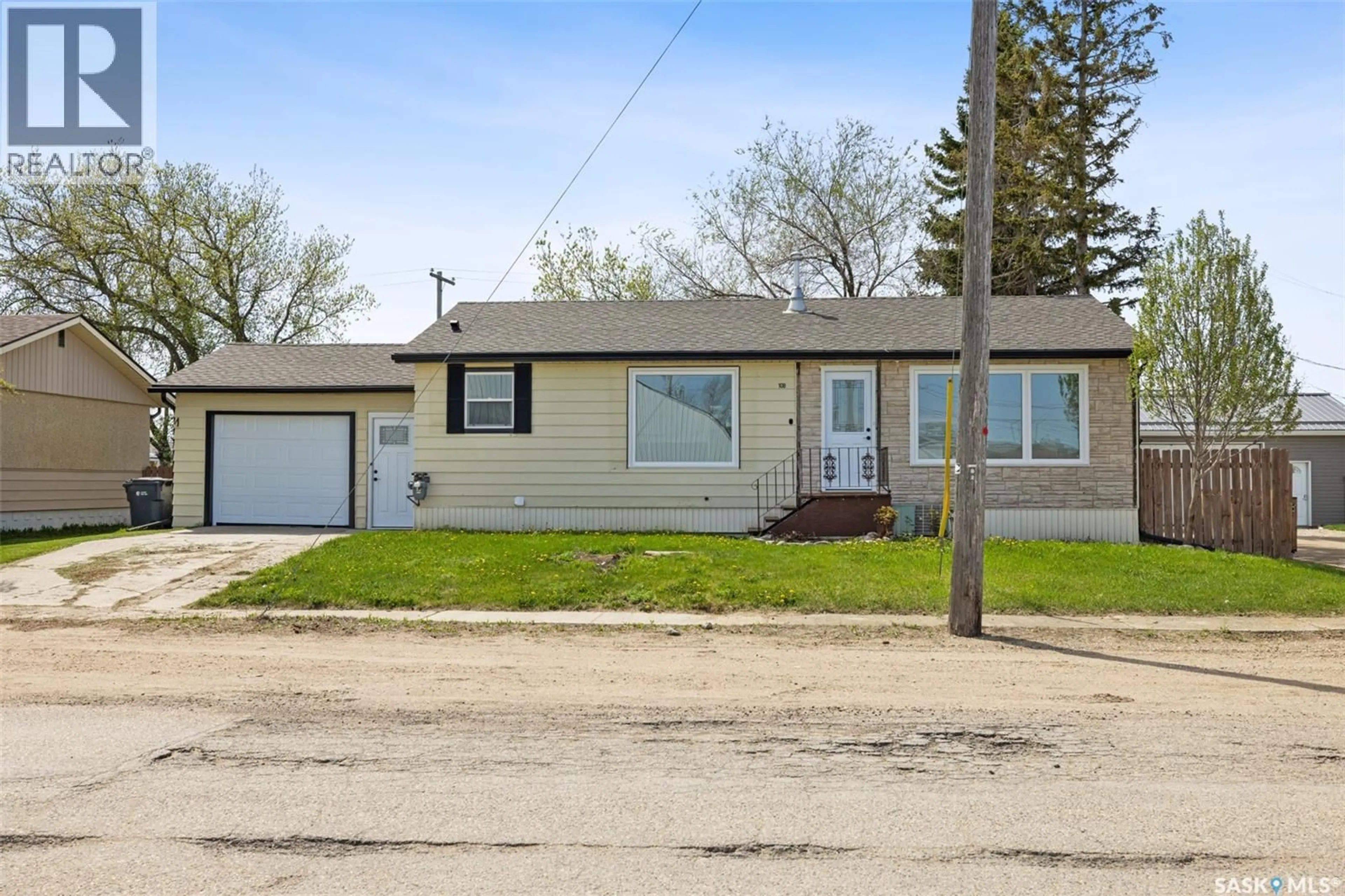 Home with vinyl exterior material, street for 108 1ST AVENUE, Montmartre Saskatchewan S0G3M0