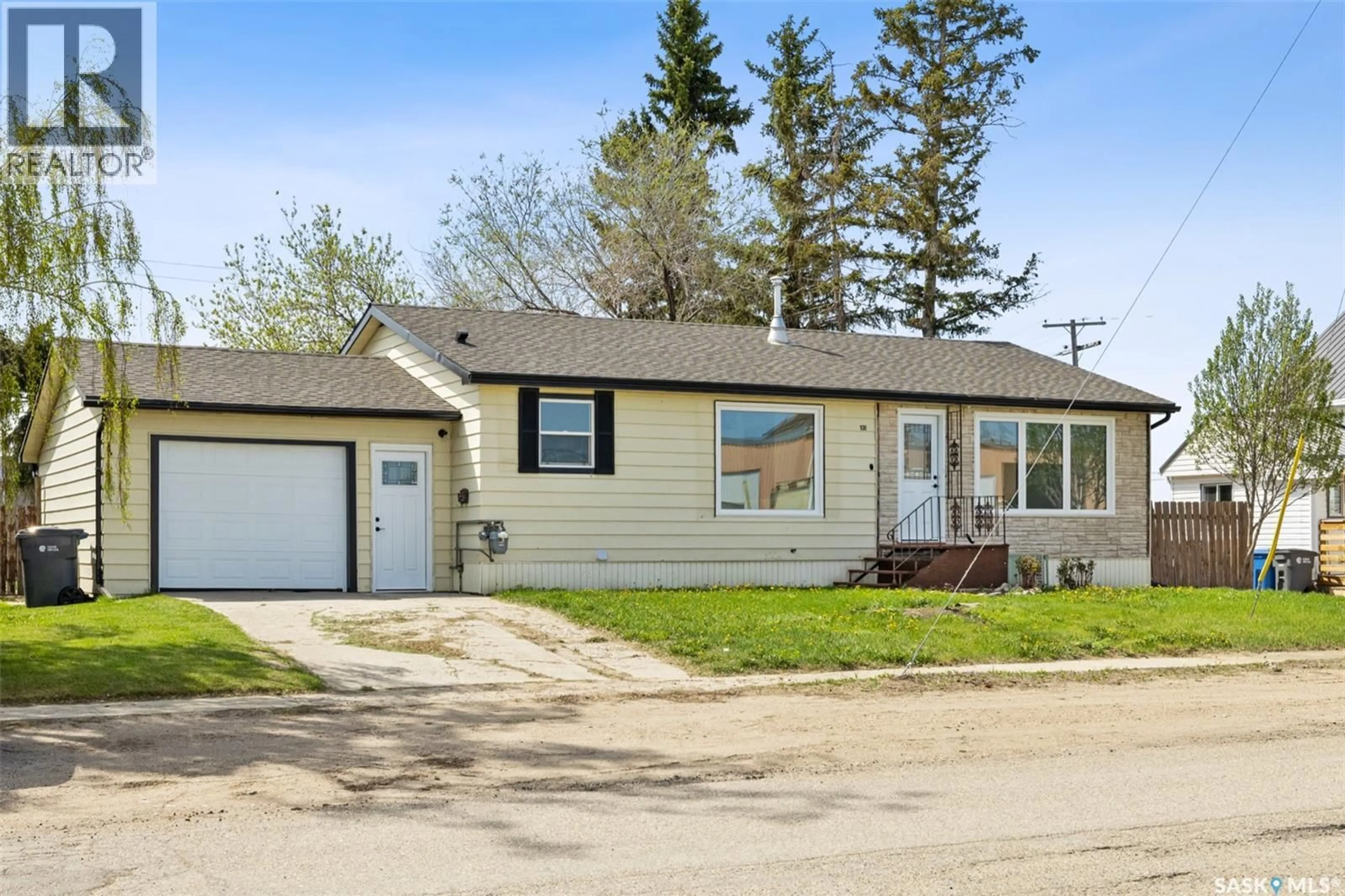 Home with vinyl exterior material, street for 108 1ST AVENUE, Montmartre Saskatchewan S0G3M0