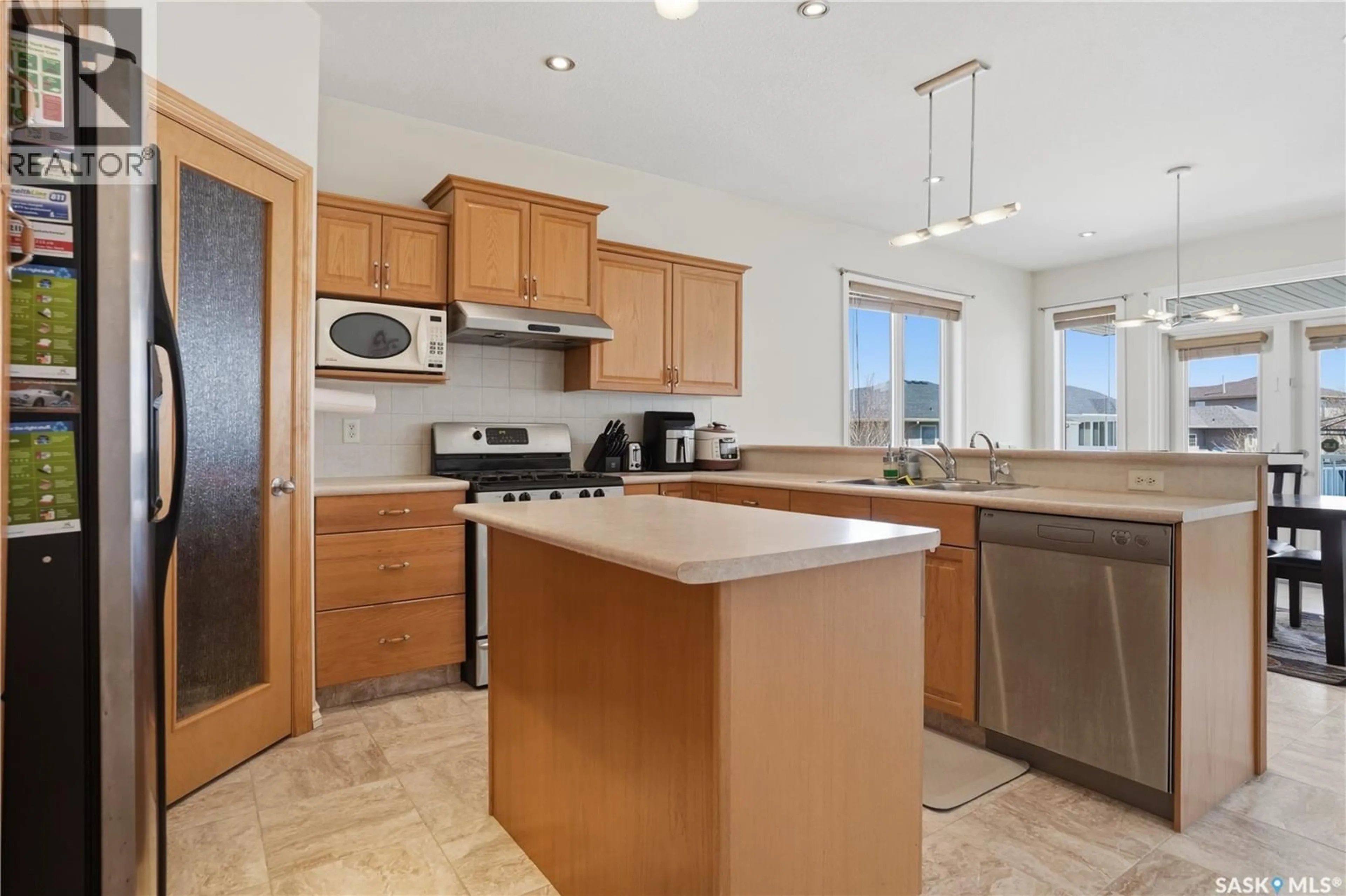 Standard kitchen, ceramic/tile floor for E - 3714 SANDRINGHAM ROAD, Regina Saskatchewan S4V0N5