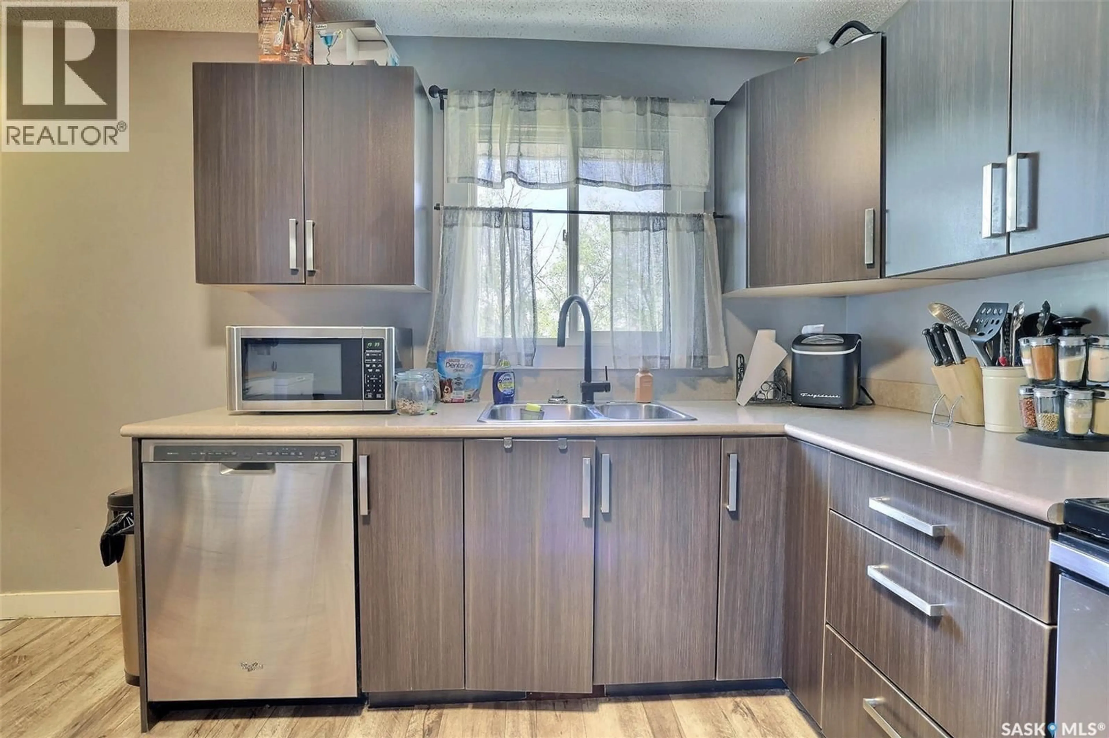 Standard kitchen, unknown for 31 PAYNTER CRESCENT, Regina Saskatchewan S4X1H5