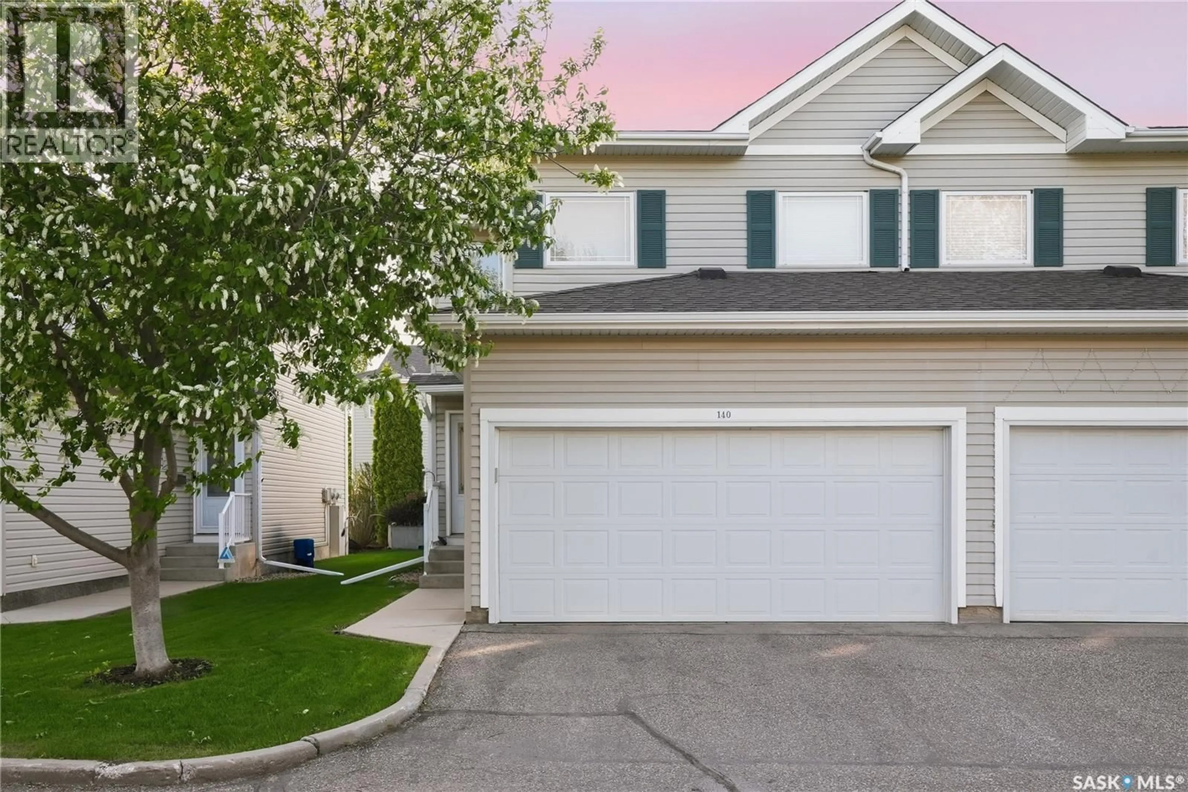 Home with vinyl exterior material, street for 140 825 HERITAGE GREEN, Saskatoon Saskatchewan S7H5S7