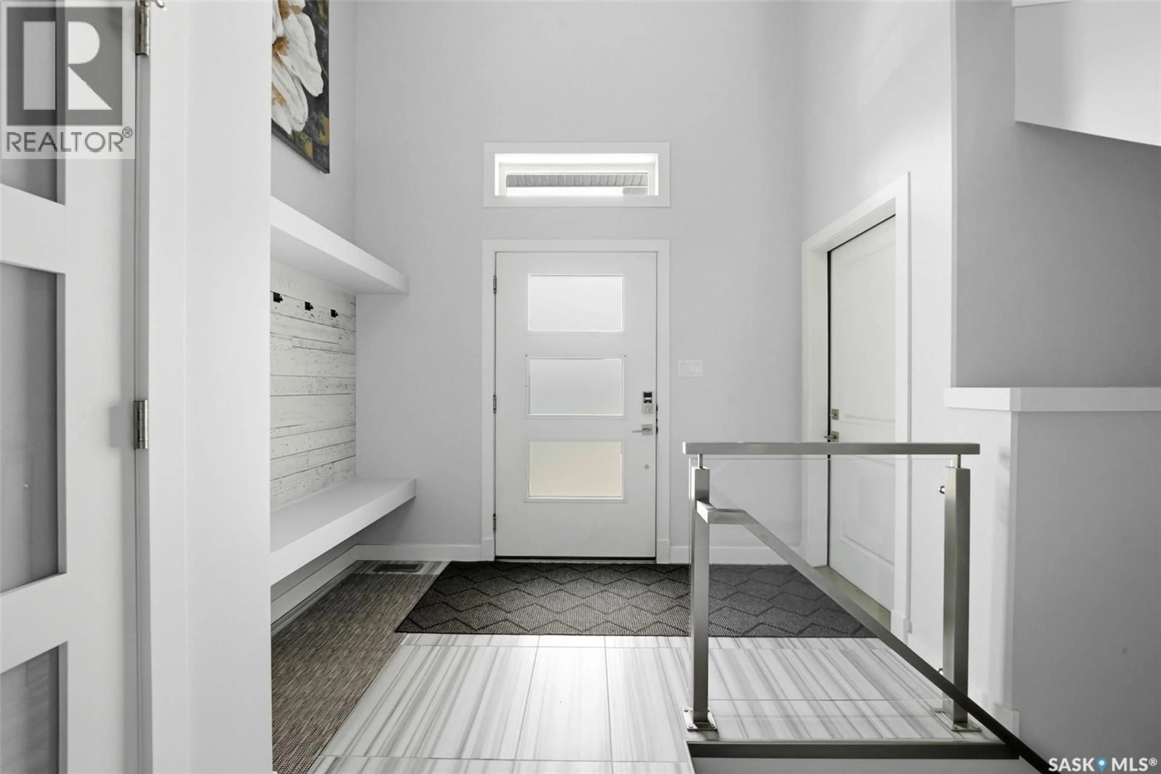 Indoor entryway for 1609 MAPLE HILL CRESCENT, Regina Saskatchewan S4X0P1
