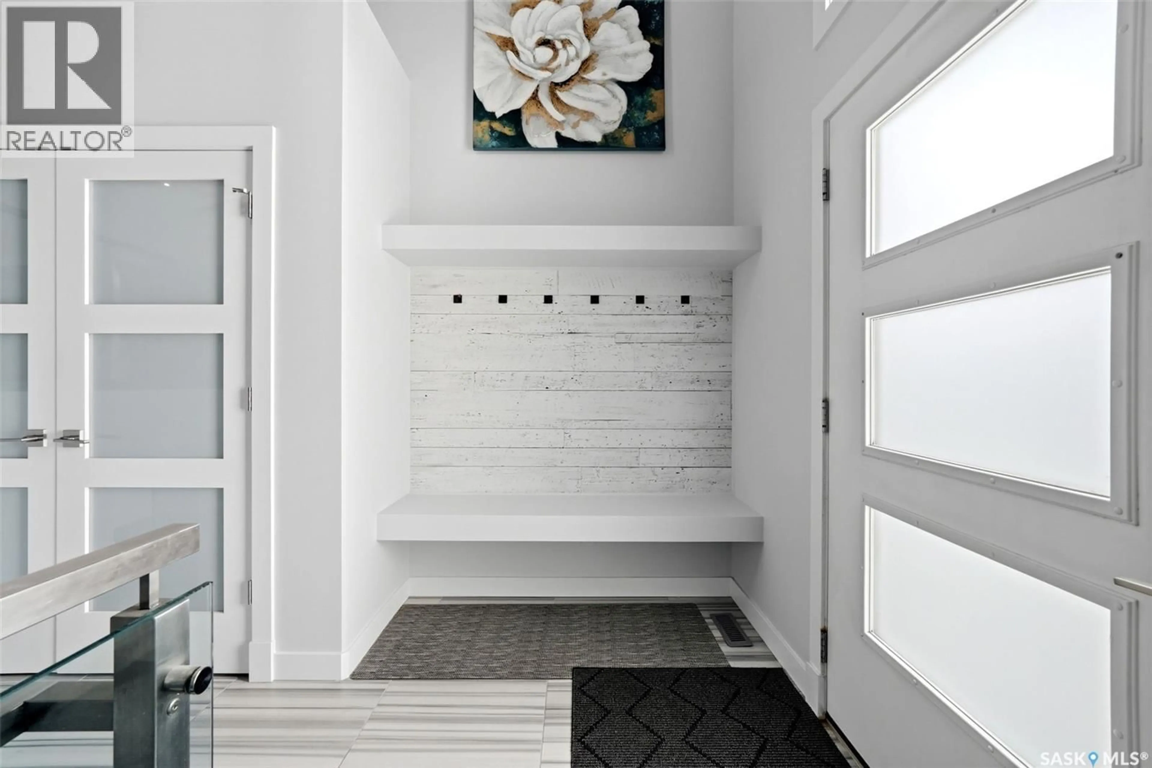 Indoor entryway for 1609 MAPLE HILL CRESCENT, Regina Saskatchewan S4X0P1