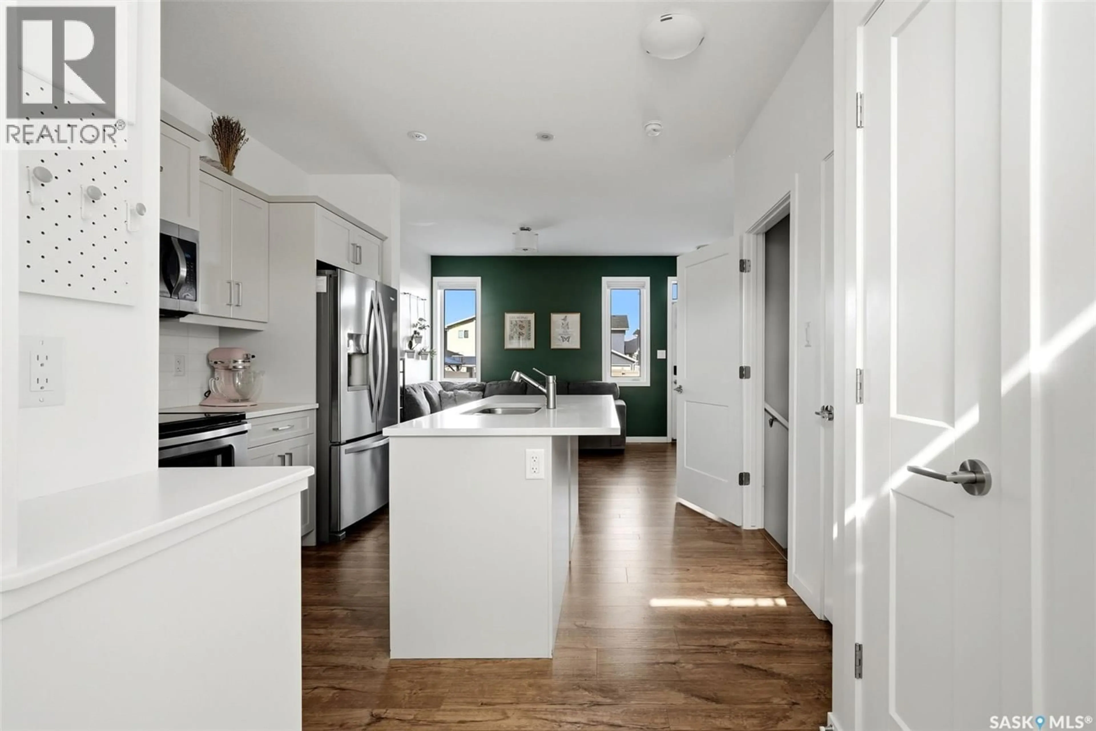 Open concept kitchen, unknown for 3270 CHUKA BOULEVARD, Regina Saskatchewan S4V3S6