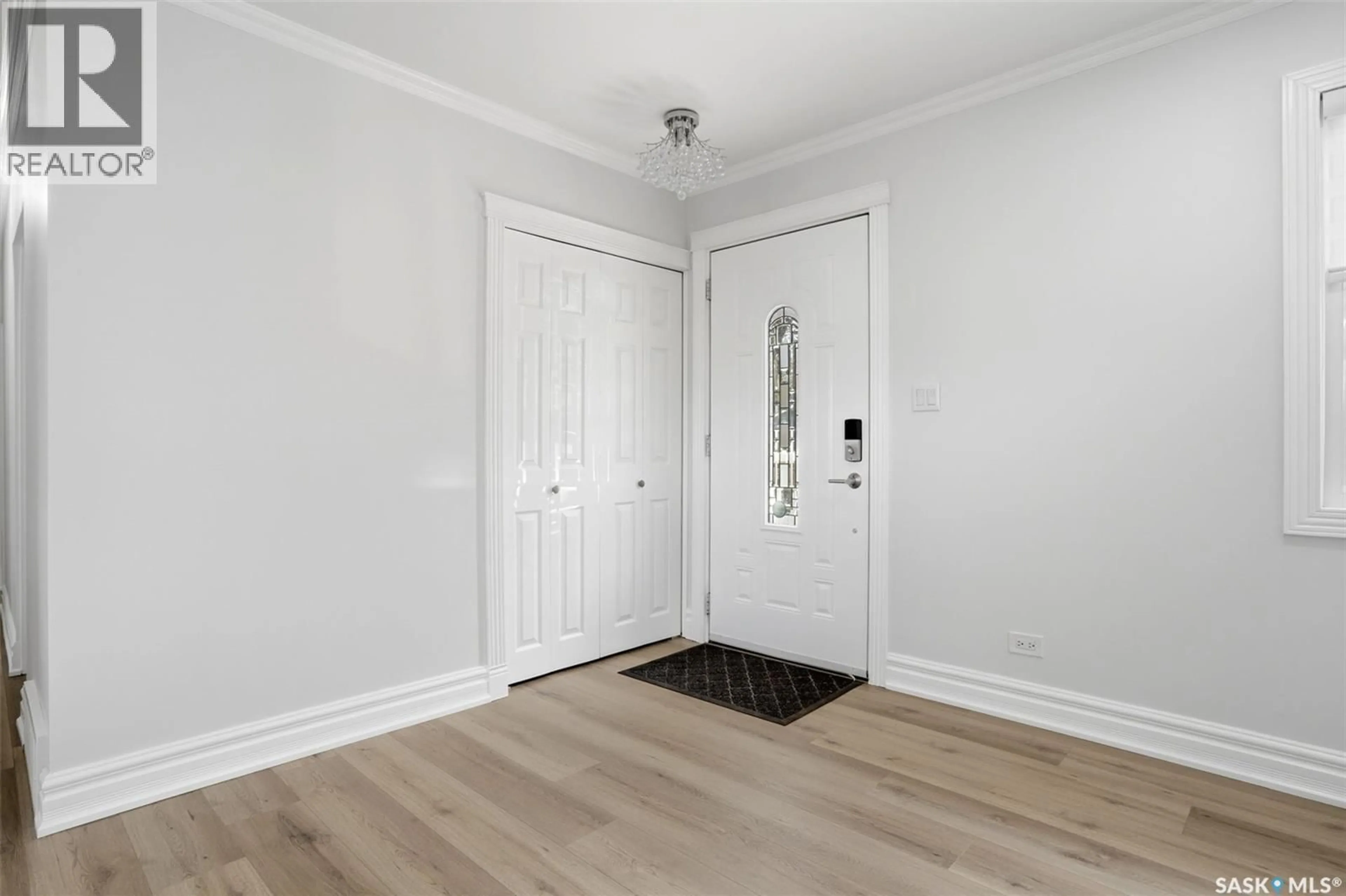 Indoor entryway for 124 RIDDELL CRESCENT, Regina Saskatchewan S4S5L3