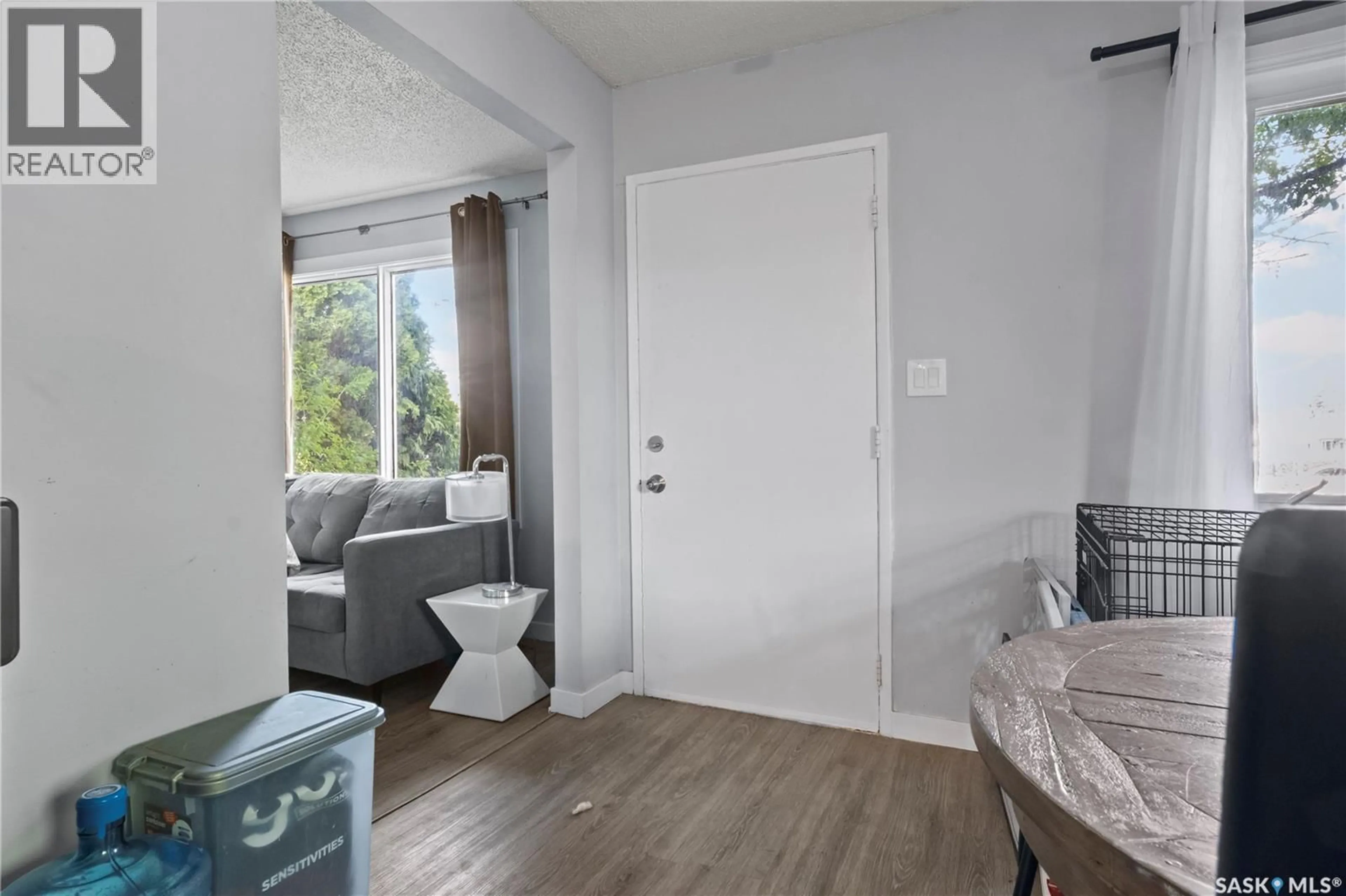 Indoor entryway for 18 HYLAND CRESCENT, Regina Saskatchewan S4R7P3