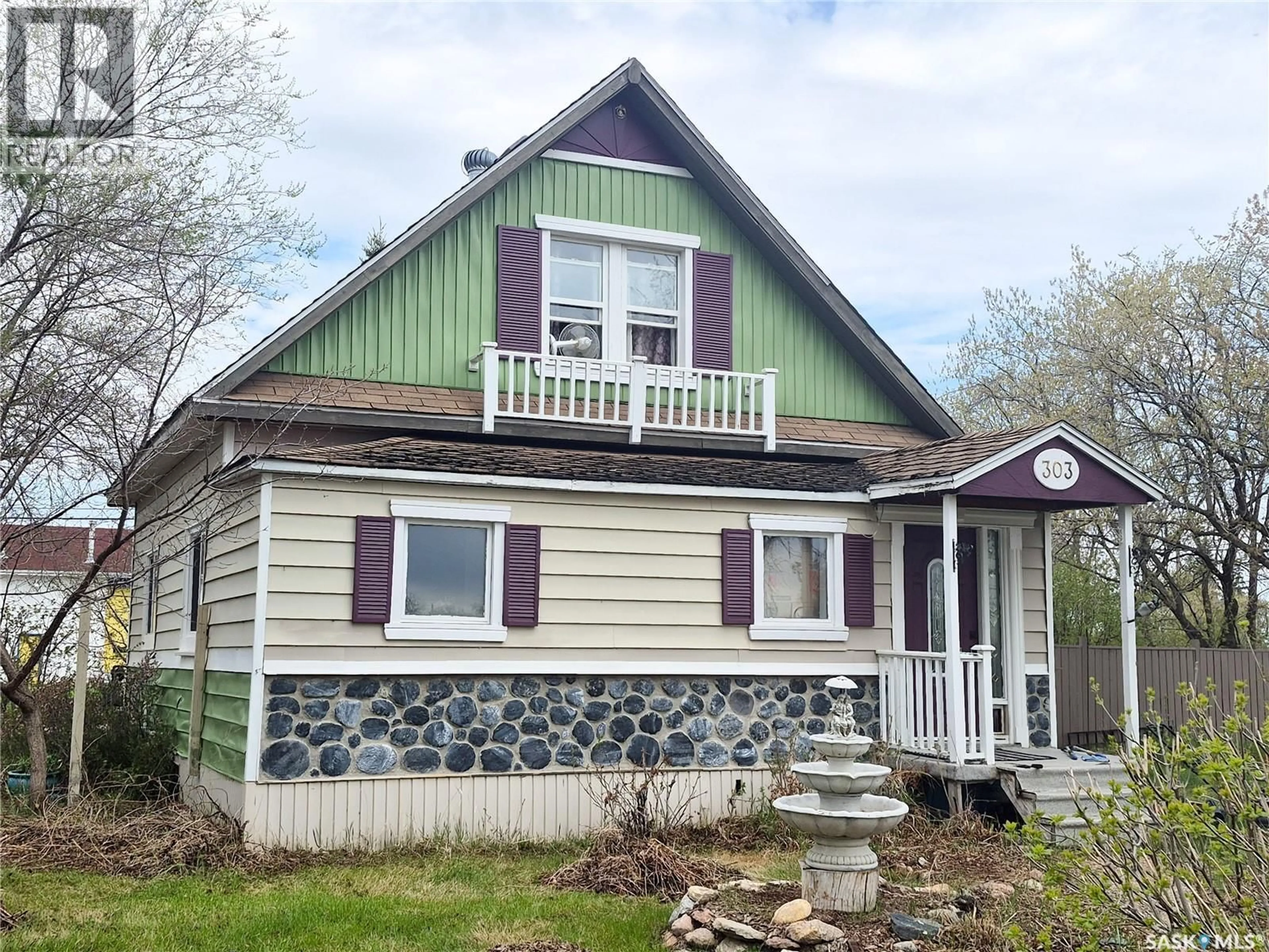 Home with vinyl exterior material, building for 303 EDWARD STREET, Radisson Saskatchewan S0K3L0