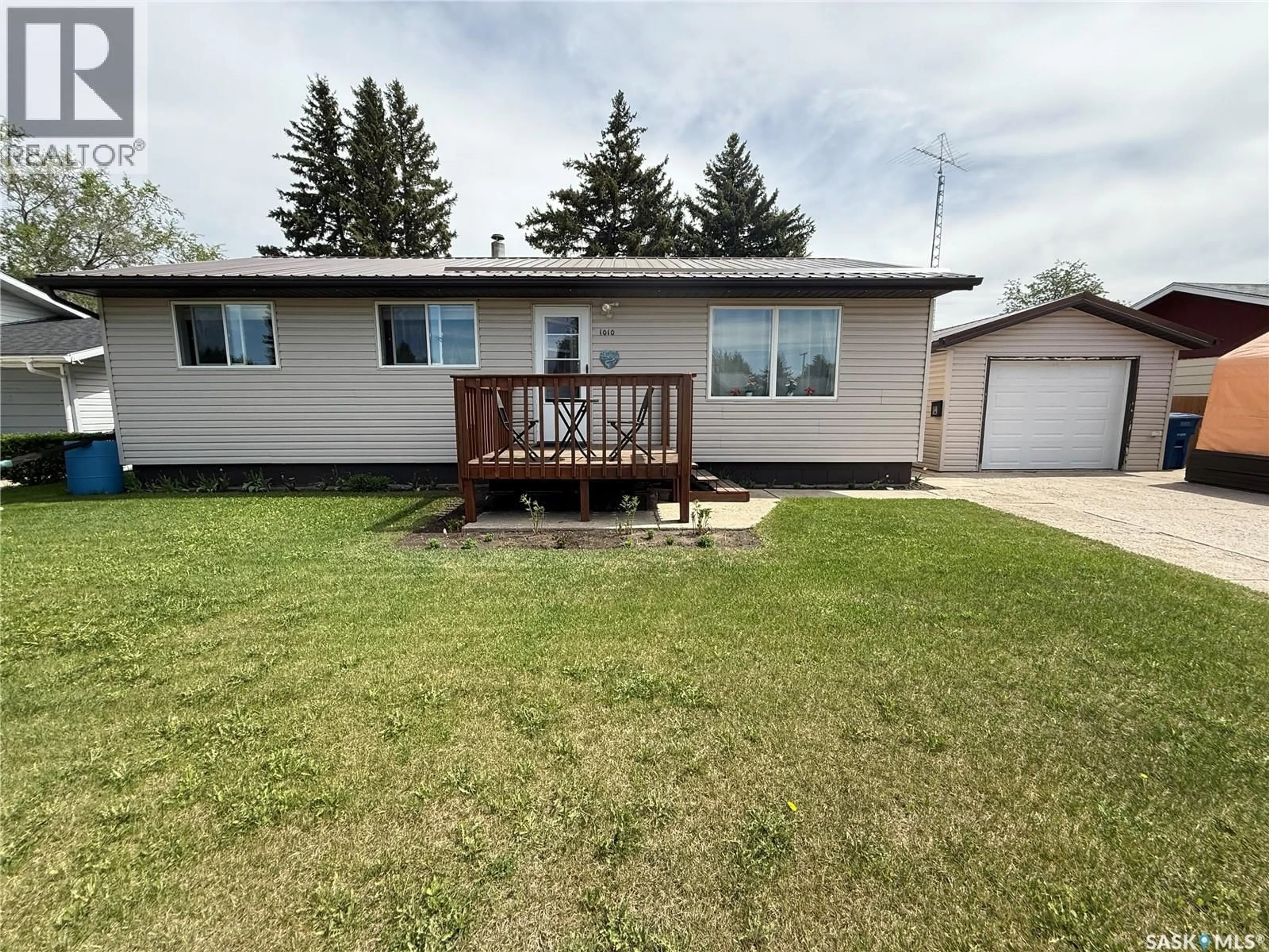 A pic from outside/outdoor area/front of a property/back of a property/a pic from drone, unknown for 1010 11TH STREET, Humboldt Saskatchewan S0K2A0