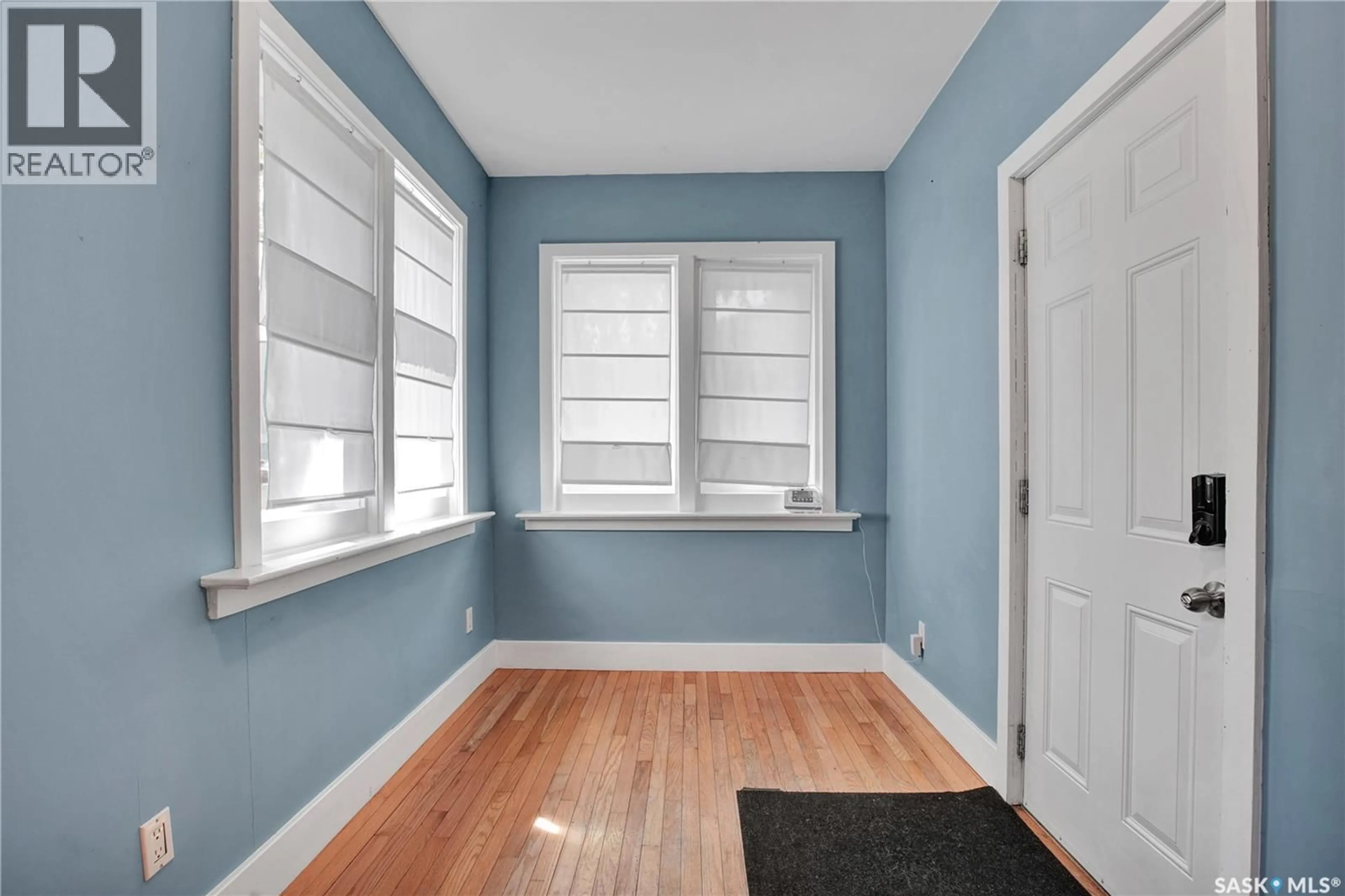 A pic of a room for 220 N AVENUE S, Saskatoon Saskatchewan S7M2N1