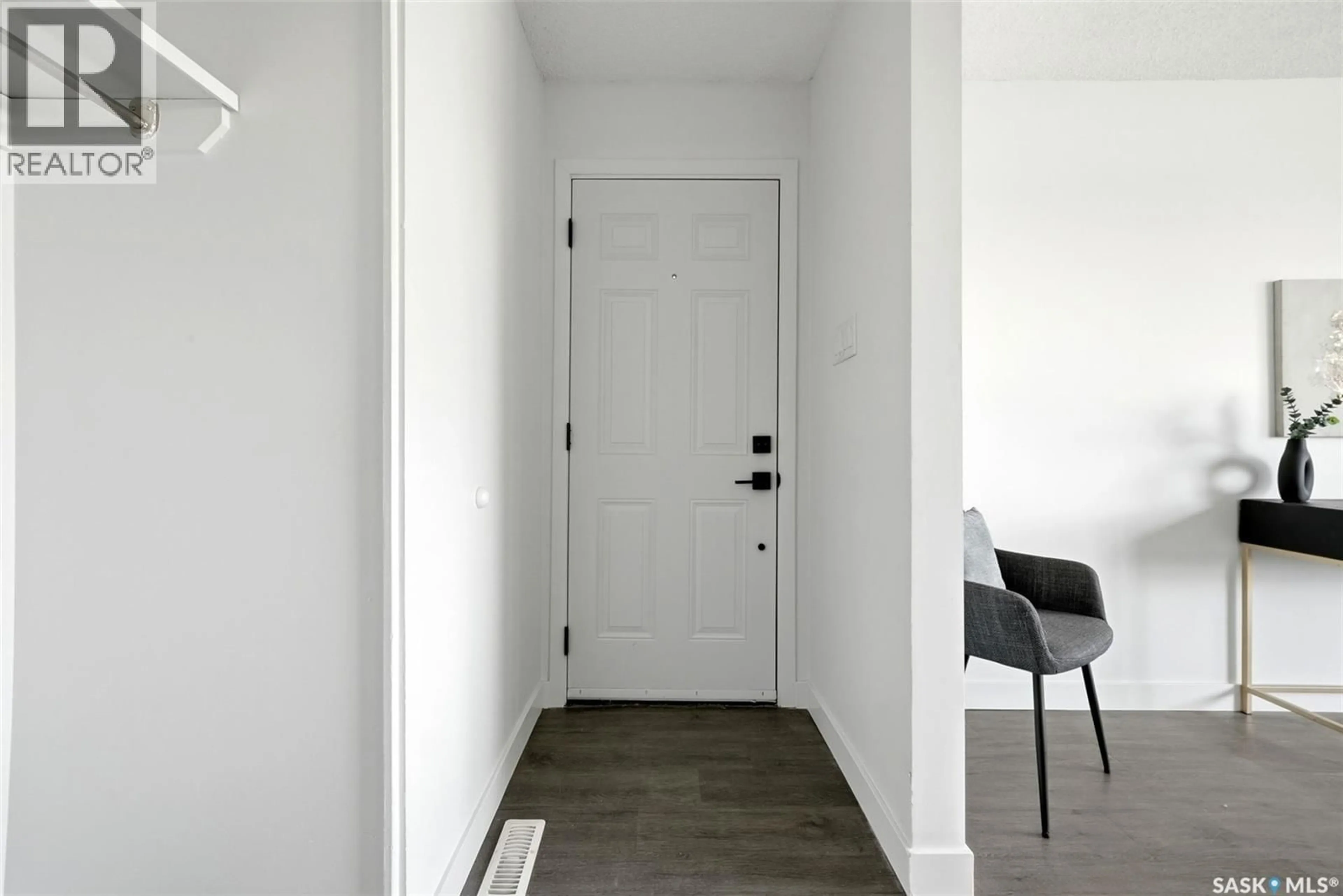 Indoor entryway for 127 MACKENZIE WAY, Regina Saskatchewan S4N5M9