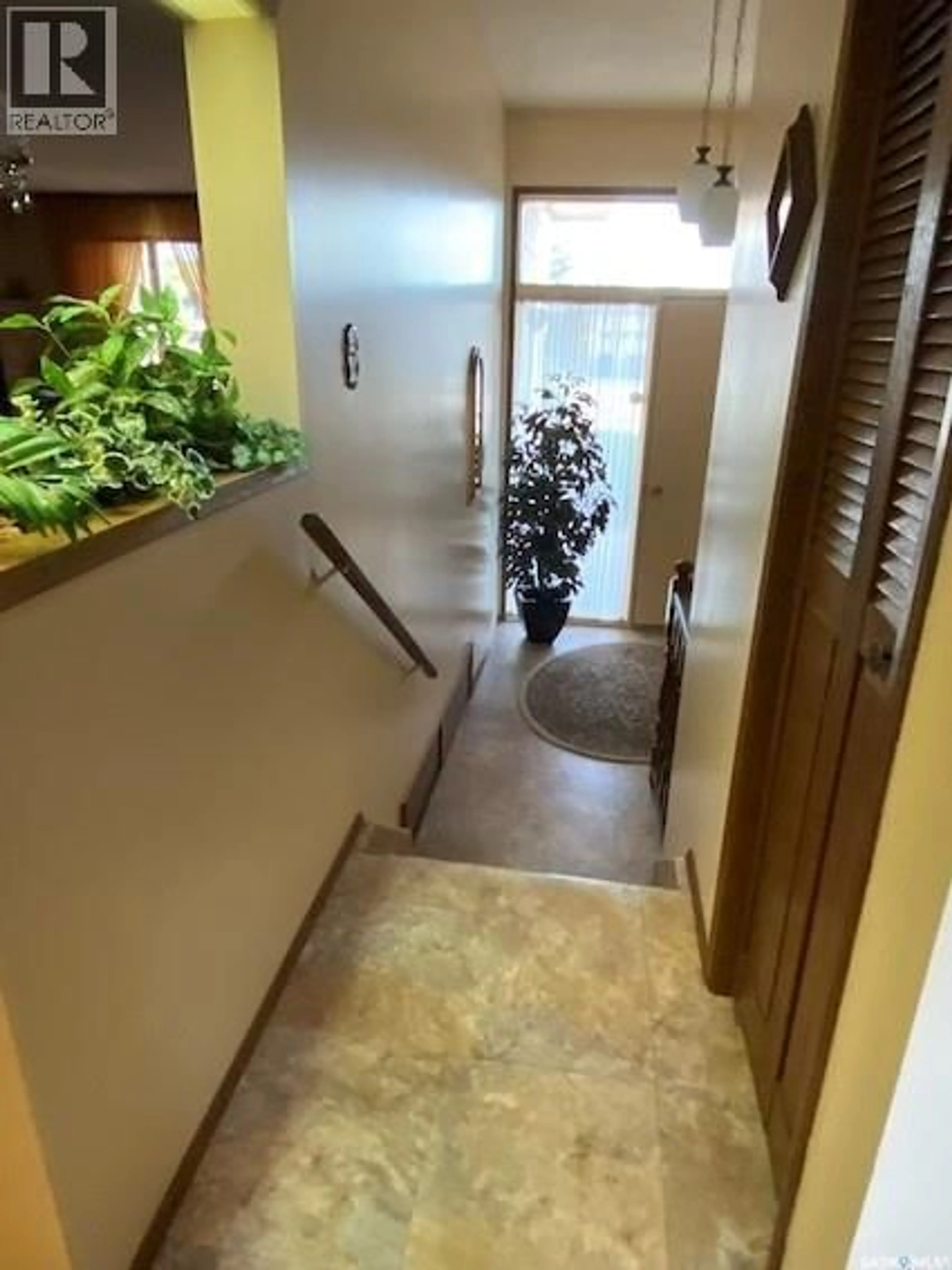 Indoor foyer for 1011 GRANVILLE AVENUE, Assiniboia Saskatchewan S0H0B0