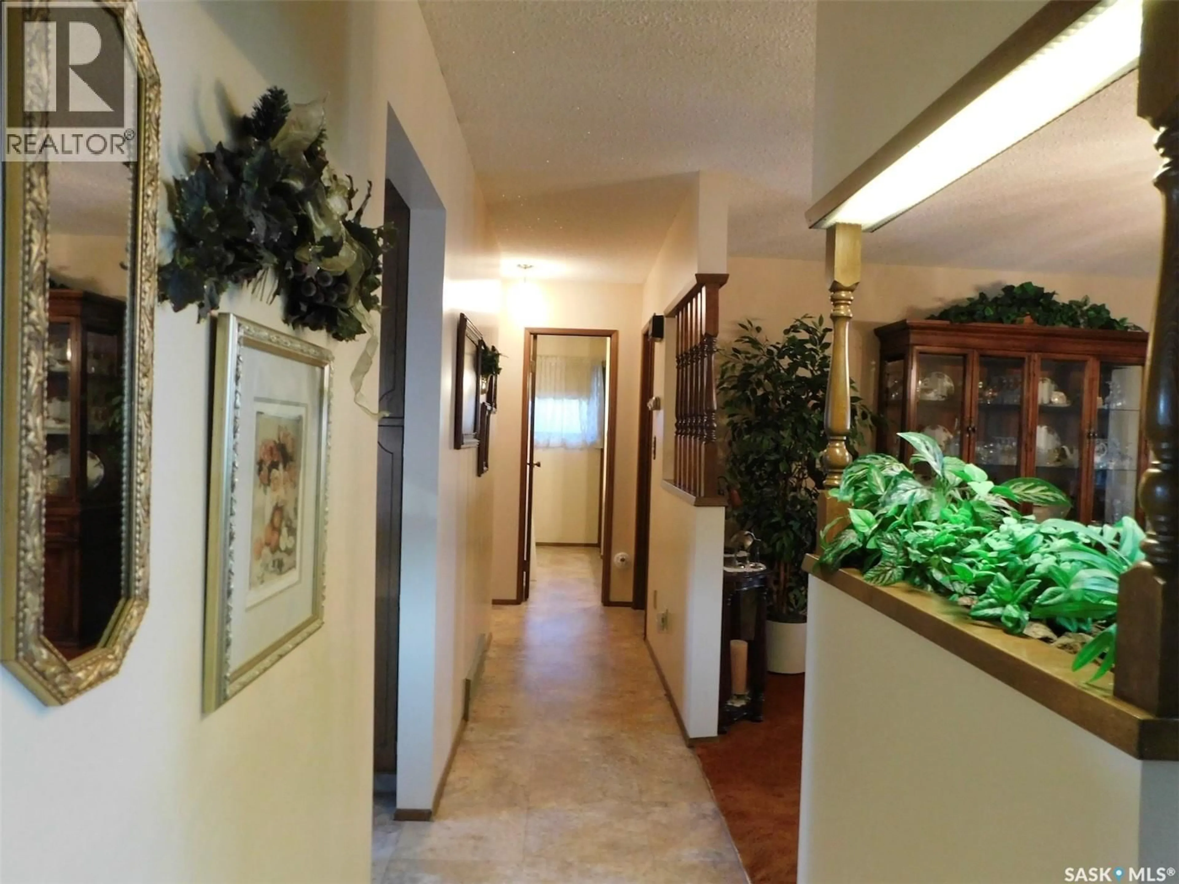 Indoor foyer for 1011 GRANVILLE AVENUE, Assiniboia Saskatchewan S0H0B0
