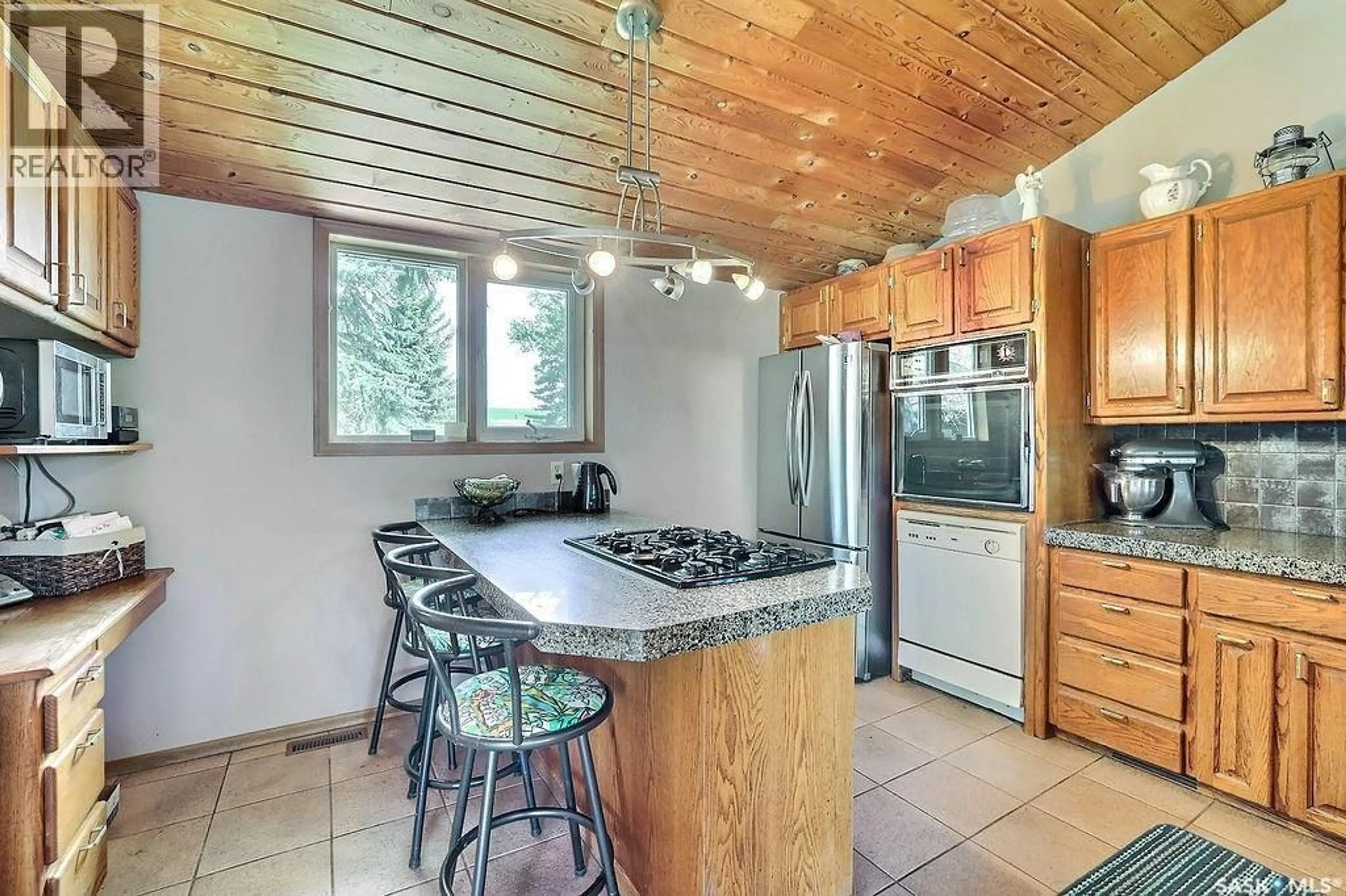 Open concept kitchen, unknown for MCOUATT ACREAGE, Lumsden Rm No. 189 Saskatchewan S4P2Z2