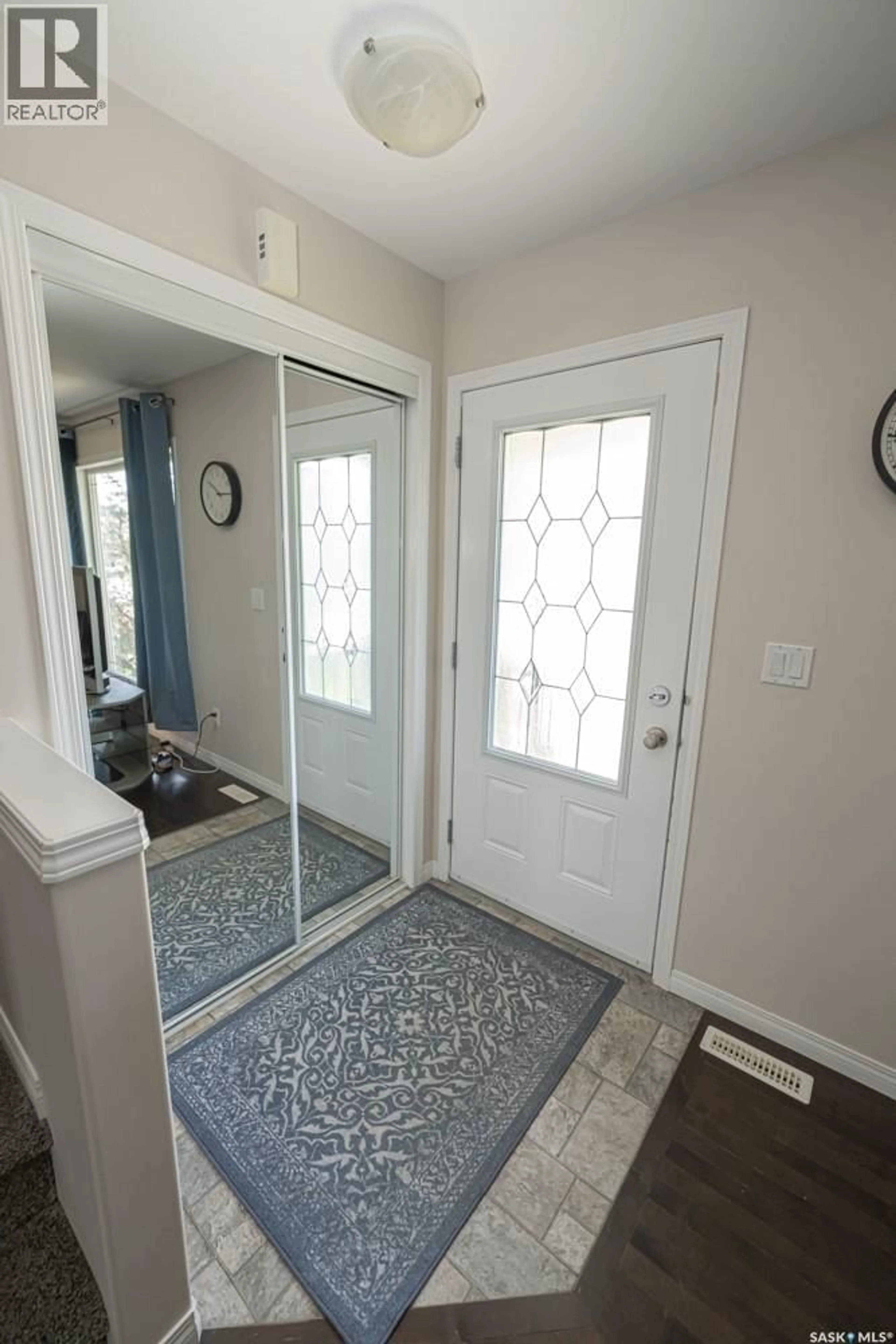 Indoor entryway for 363 LEVALLEY COVE, Saskatoon Saskatchewan S7T0H5