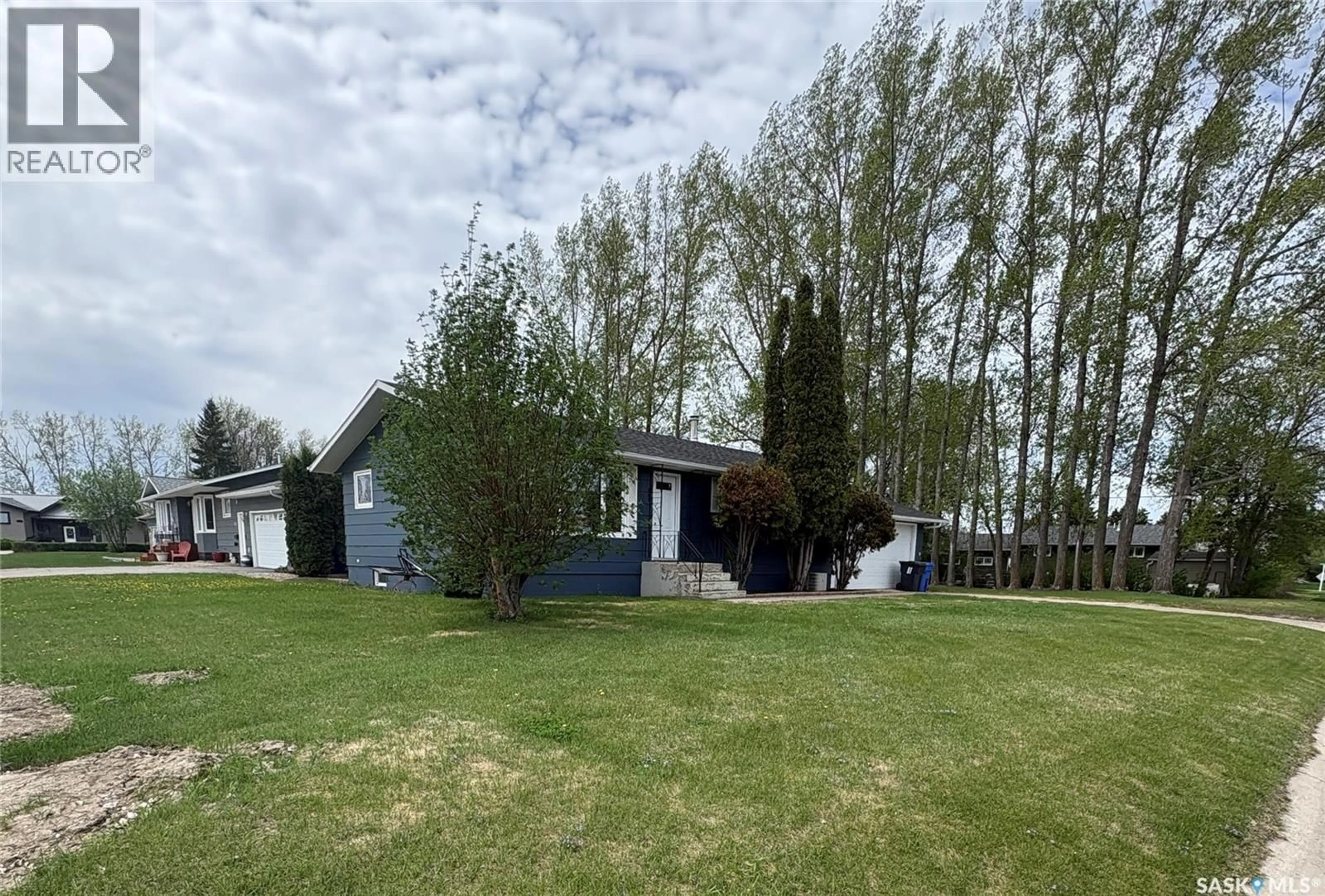 A pic from outside/outdoor area/front of a property/back of a property/a pic from drone, unknown for 660 ALBERTA AVENUE, Foam Lake Saskatchewan S0A1A0