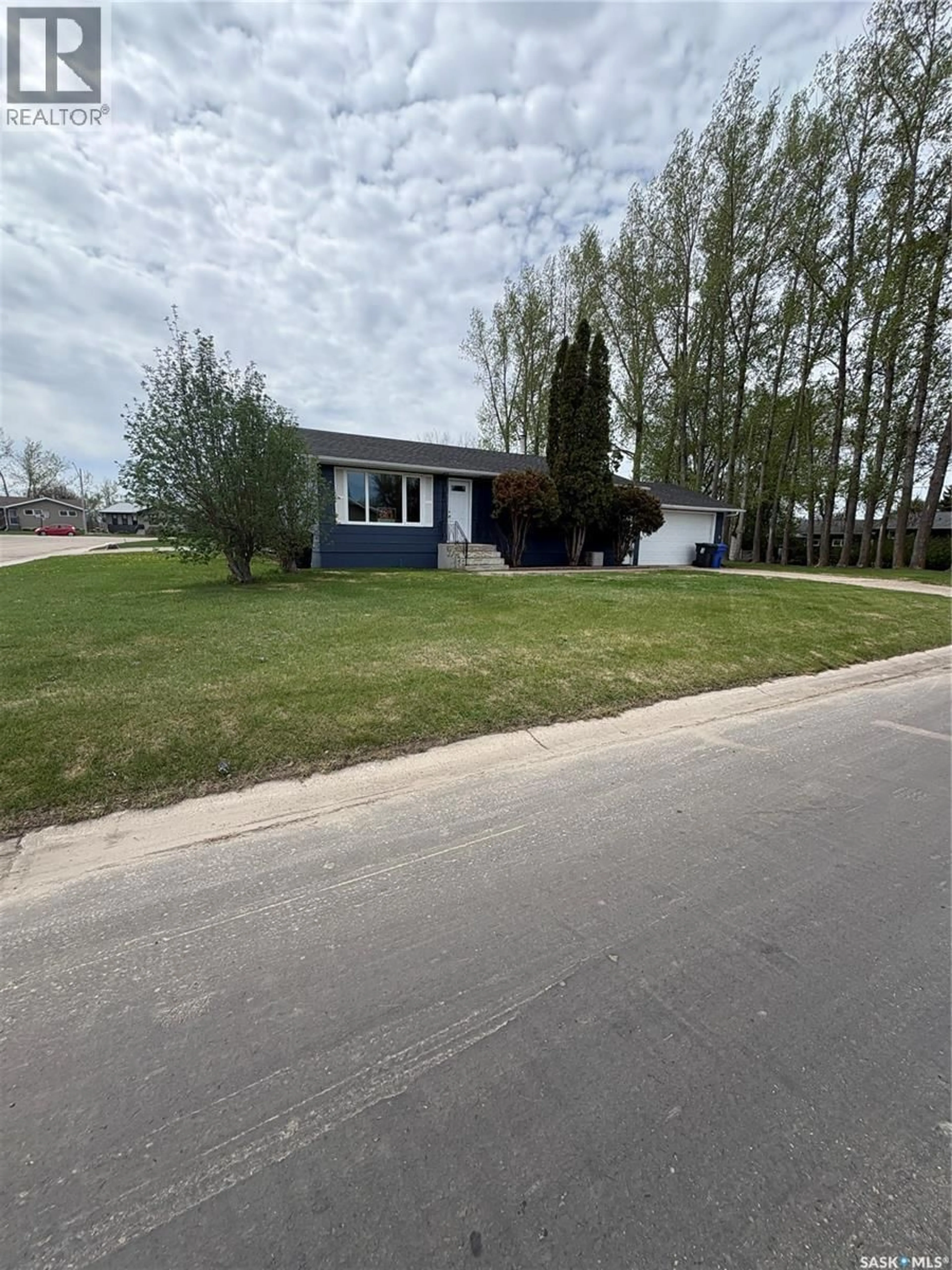 A pic from outside/outdoor area/front of a property/back of a property/a pic from drone, street for 660 ALBERTA AVENUE, Foam Lake Saskatchewan S0A1A0