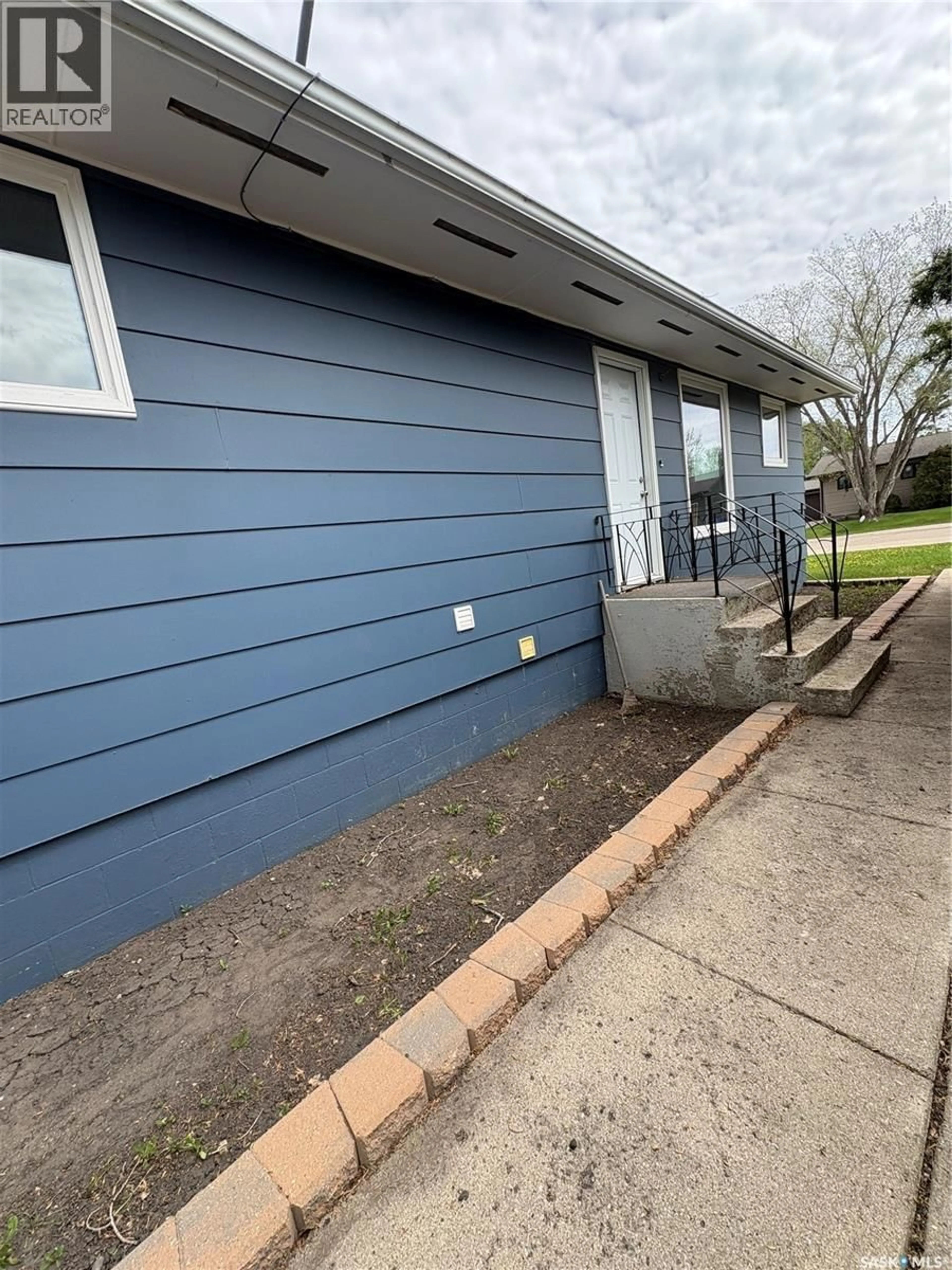 Home with vinyl exterior material, street for 660 ALBERTA AVENUE, Foam Lake Saskatchewan S0A1A0