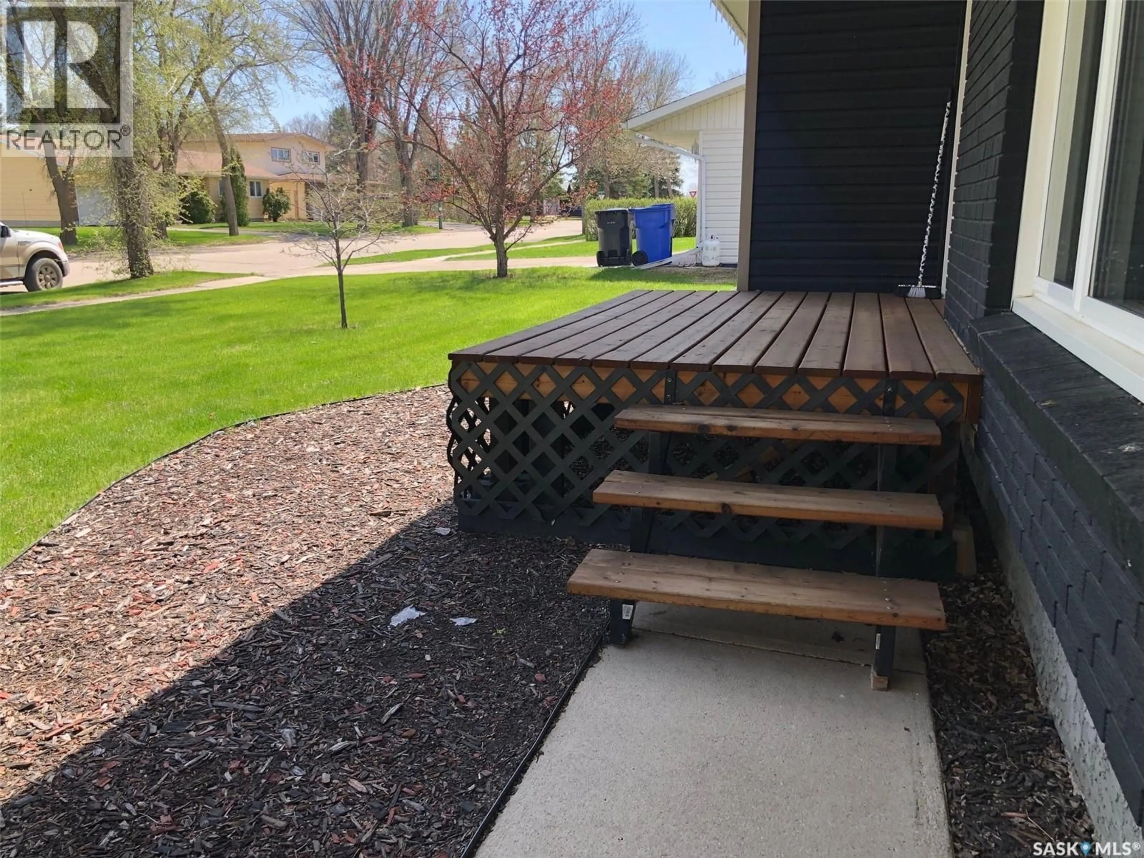 Patio, street for 727 4TH STREET, Canora Saskatchewan S0A0L0