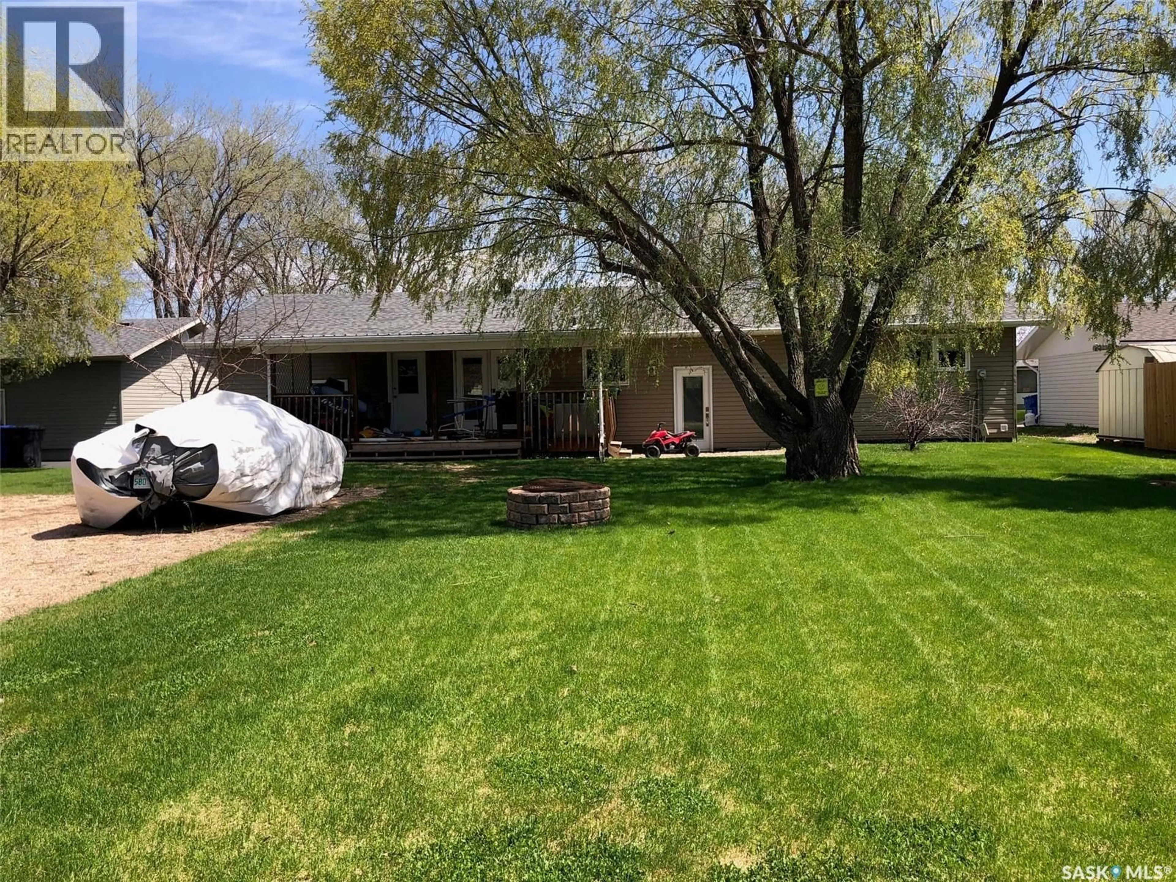 A pic from outside/outdoor area/front of a property/back of a property/a pic from drone, street for 727 4TH STREET, Canora Saskatchewan S0A0L0