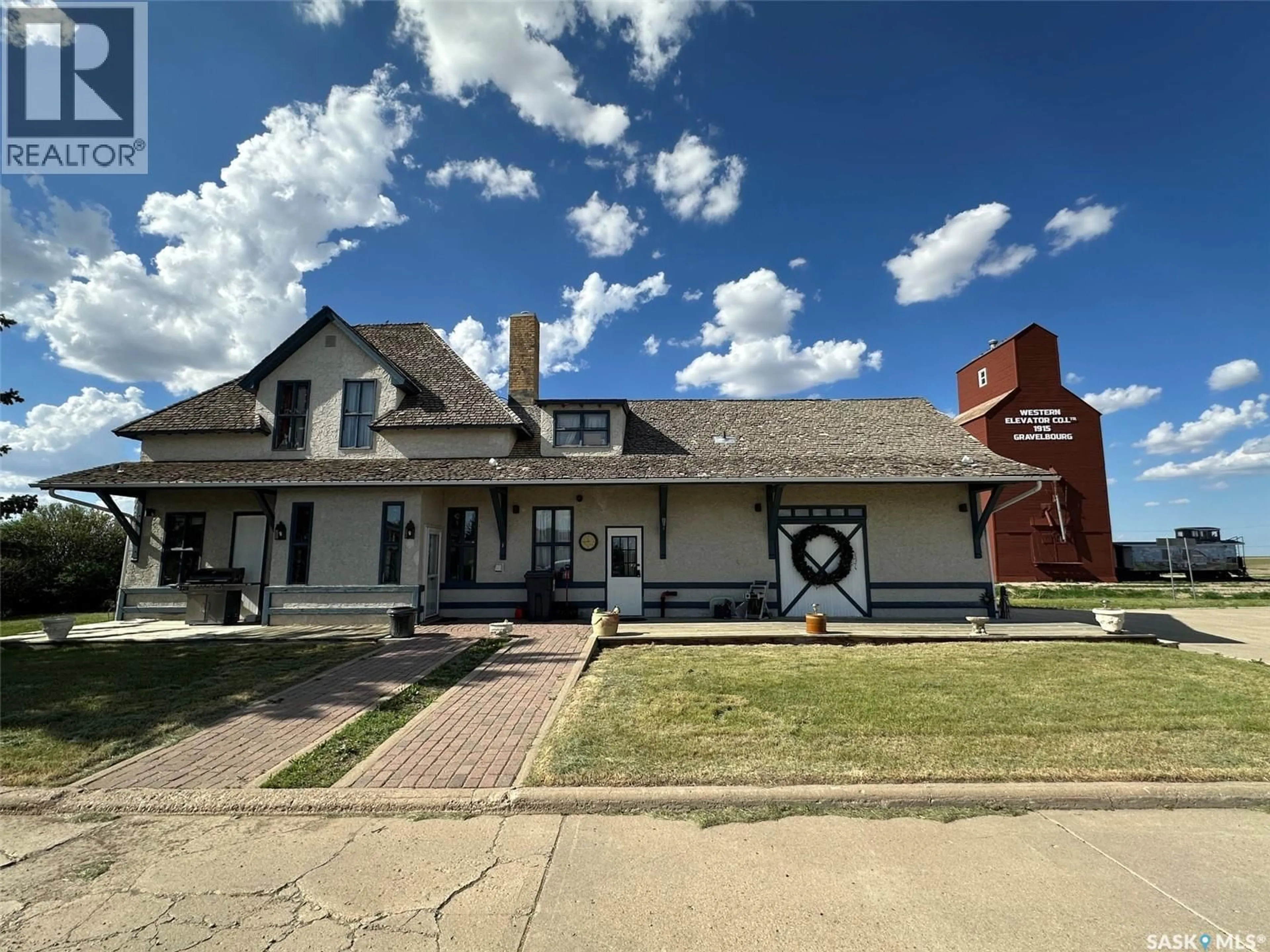 A pic from outside/outdoor area/front of a property/back of a property/a pic from drone, street for E - 700 MAIN STREET, Gravelbourg Saskatchewan S0H1X0