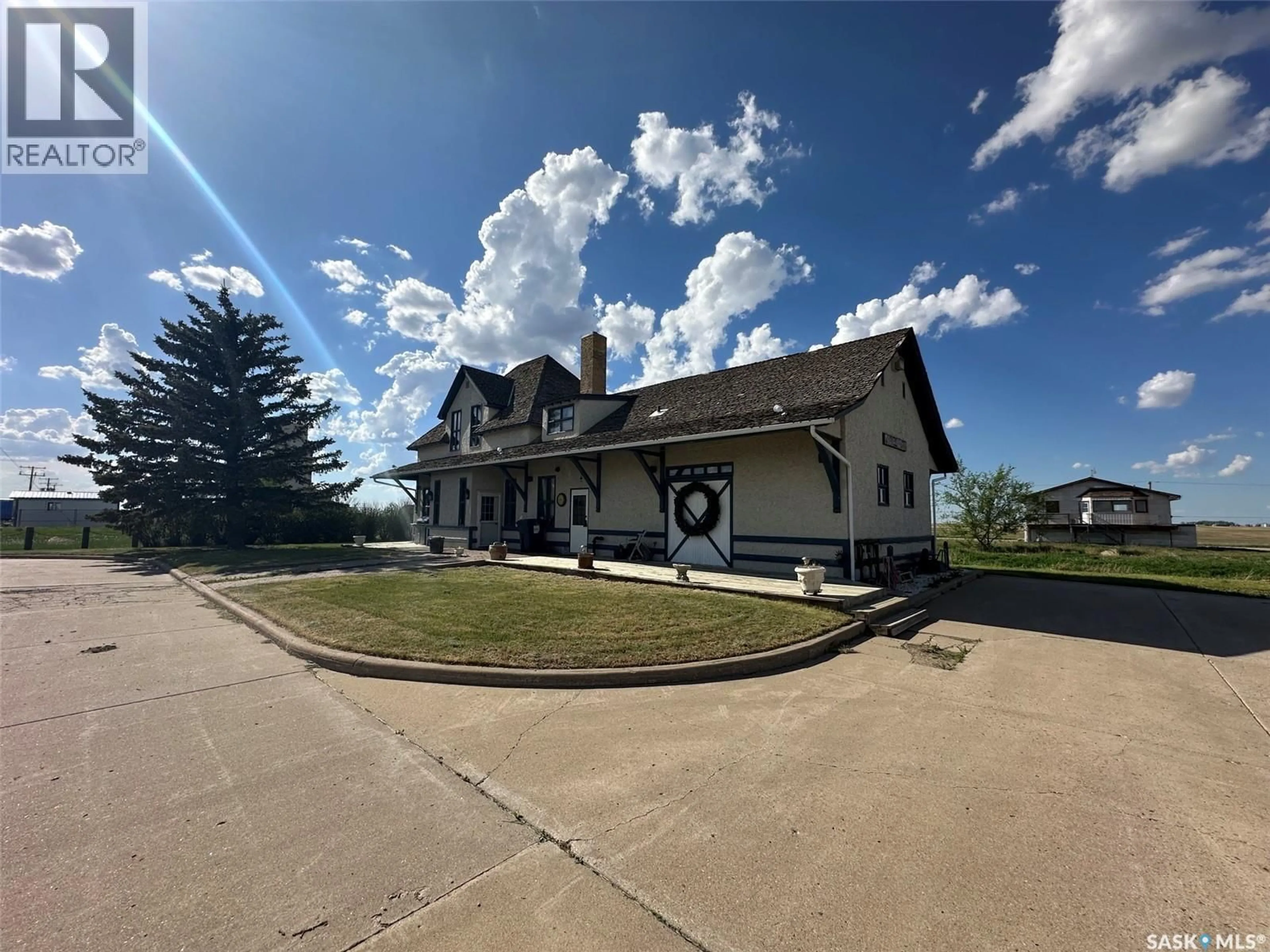 A pic from outside/outdoor area/front of a property/back of a property/a pic from drone, building for E - 700 MAIN STREET, Gravelbourg Saskatchewan S0H1X0