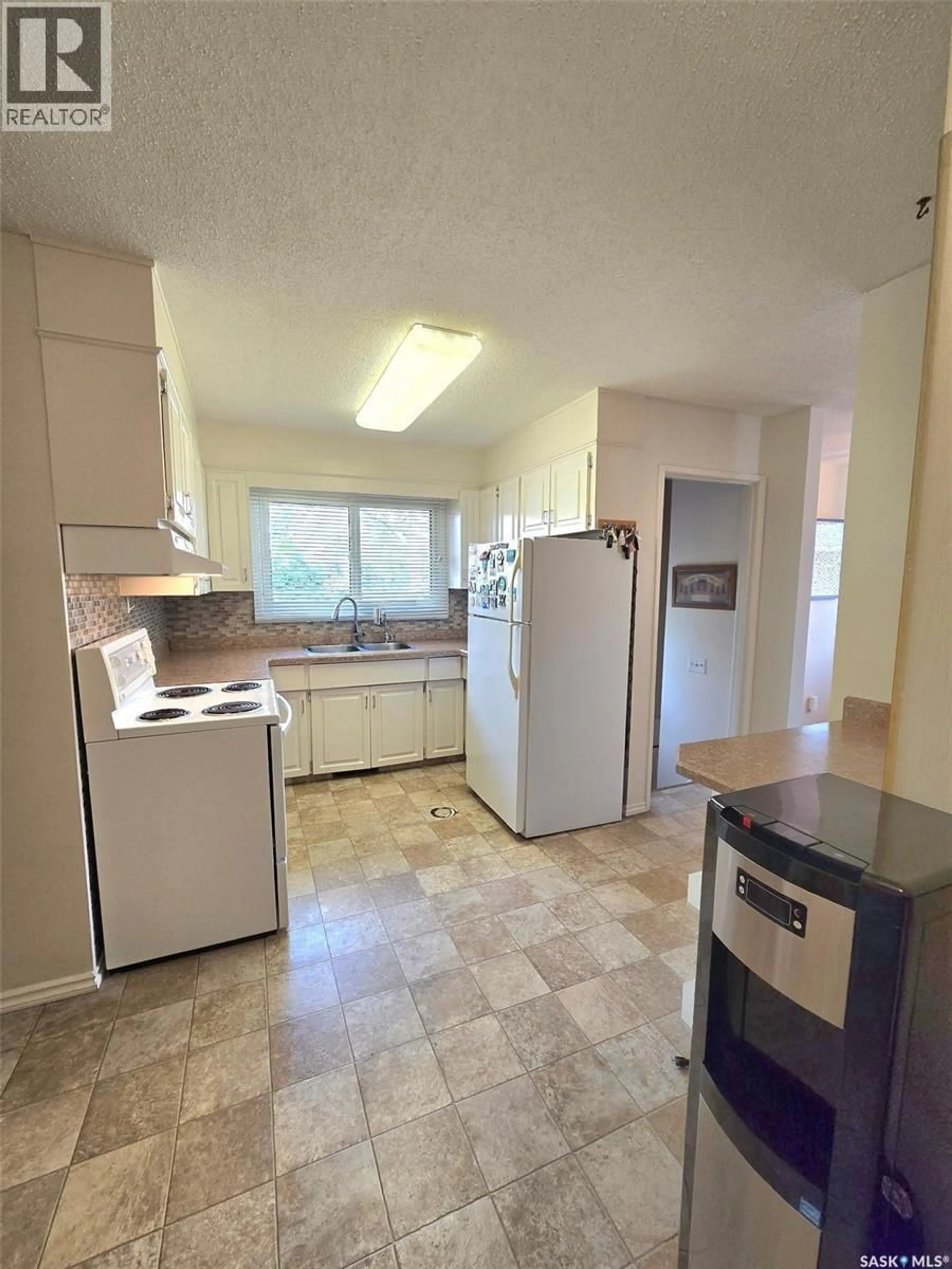Standard kitchen, unknown for 101 COLLINGWOOD CRESCENT, Yorkton Saskatchewan S3N3A6