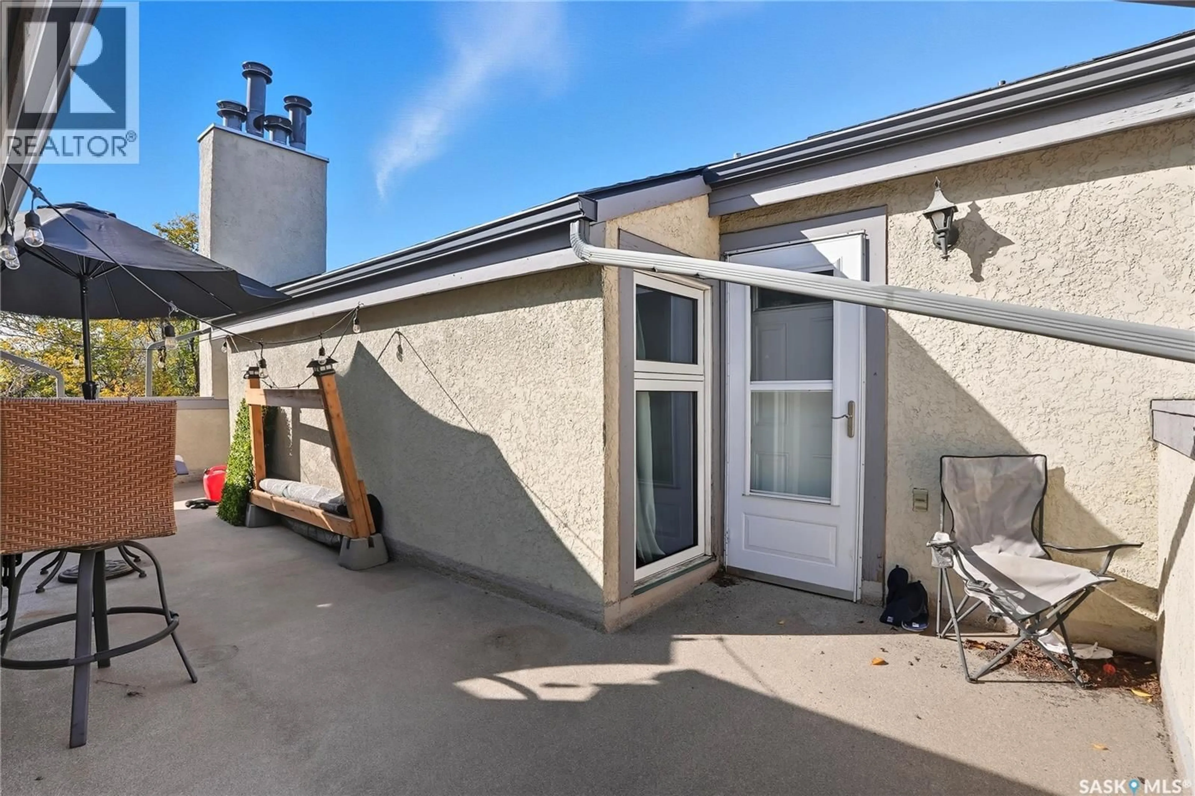 A pic from outside/outdoor area/front of a property/back of a property/a pic from drone, street for N - 304 423 4TH AVENUE, Saskatoon Saskatchewan S7K2M4