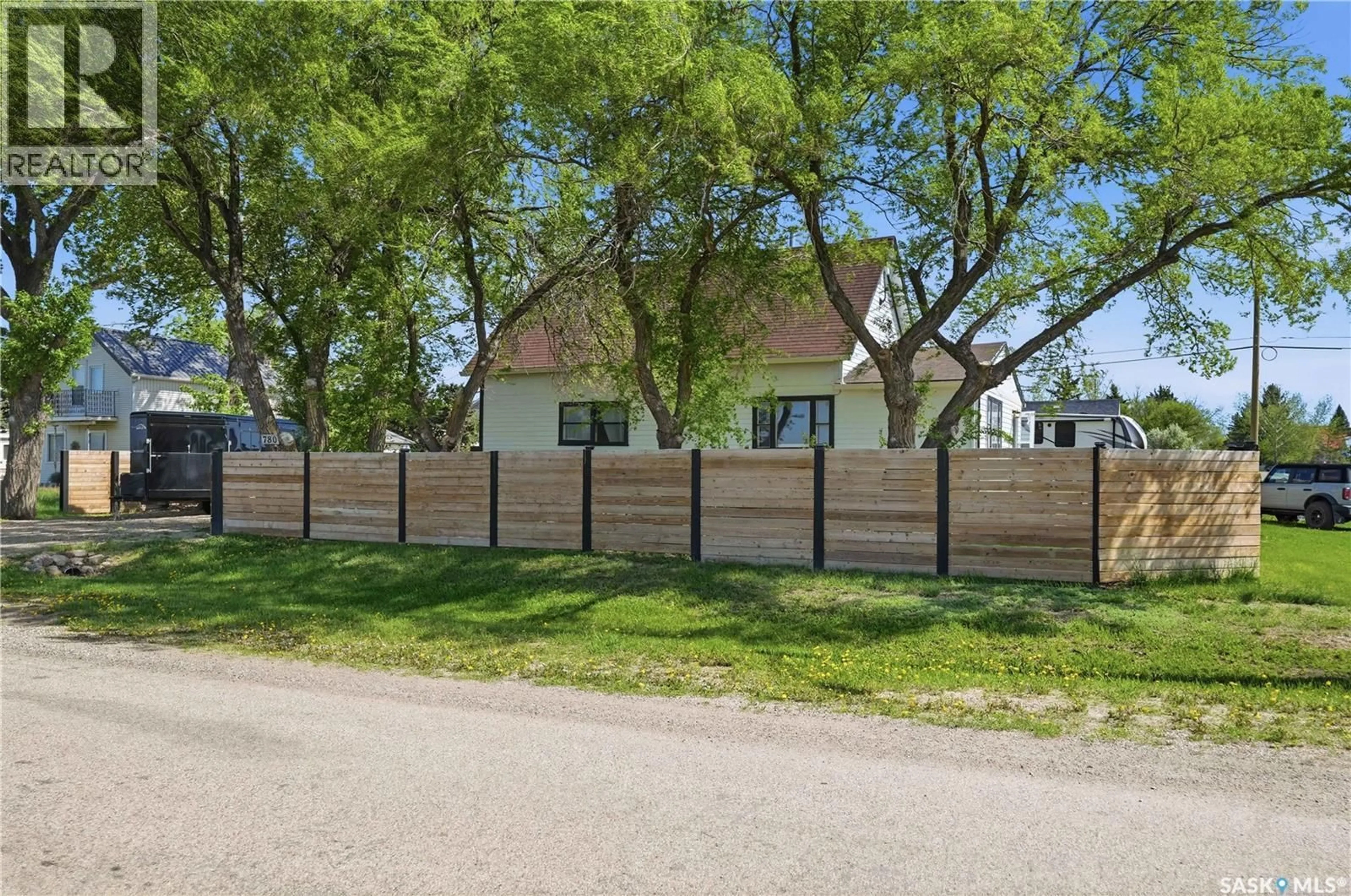 A pic from outside/outdoor area/front of a property/back of a property/a pic from drone, street for 780 RAILWAY AVENUE, Elbow Saskatchewan S0H1J0