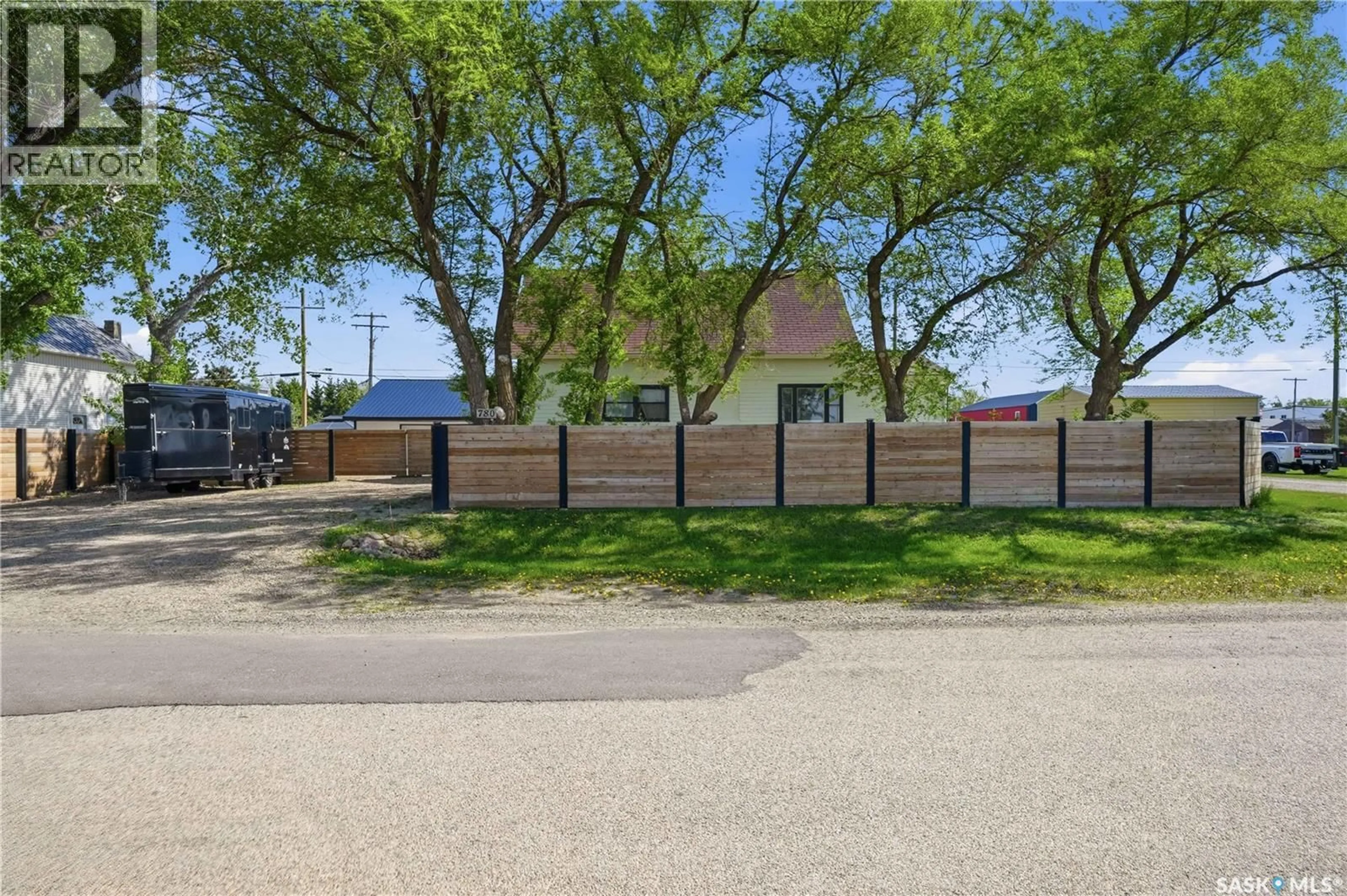 A pic from outside/outdoor area/front of a property/back of a property/a pic from drone, street for 780 RAILWAY AVENUE, Elbow Saskatchewan S0H1J0