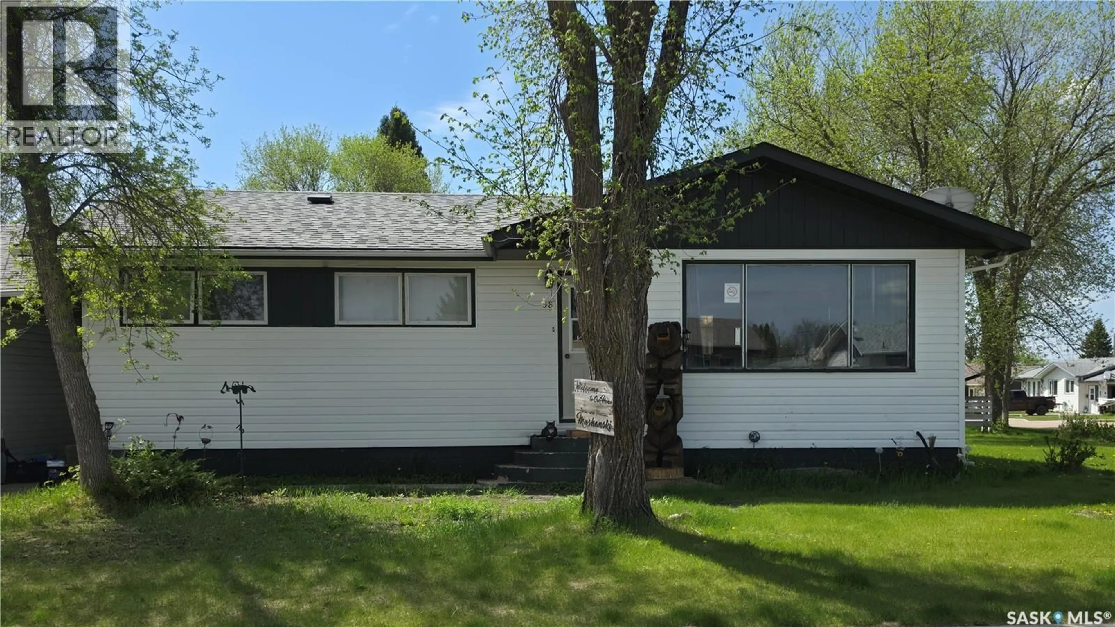 Home with vinyl exterior material, street for SE - 38 6TH STREET, Preeceville Saskatchewan S0A3B0