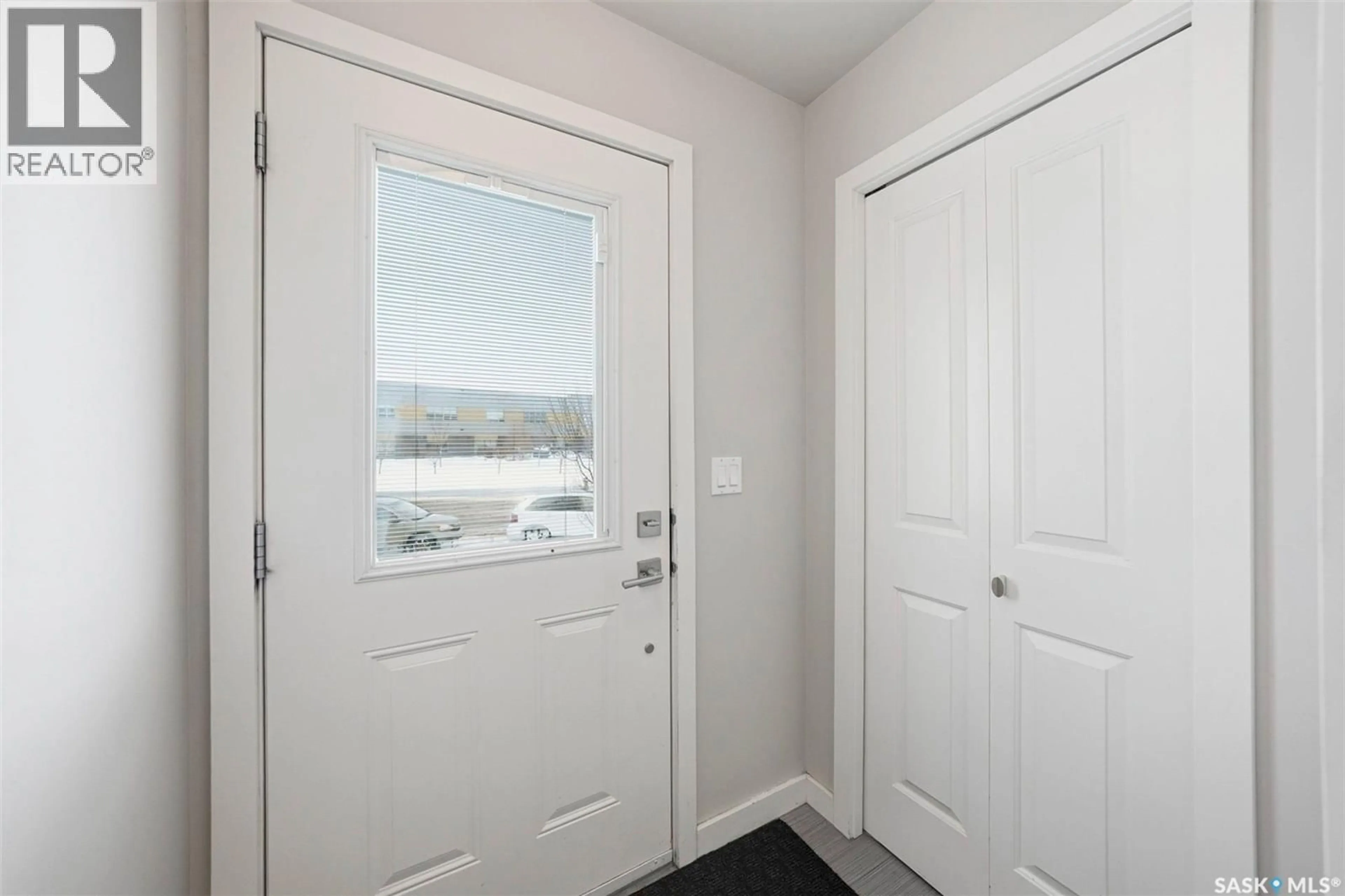 Indoor entryway for 103 - 1120 HAMPTON CIRCLE, Saskatoon Saskatchewan S7R0L9