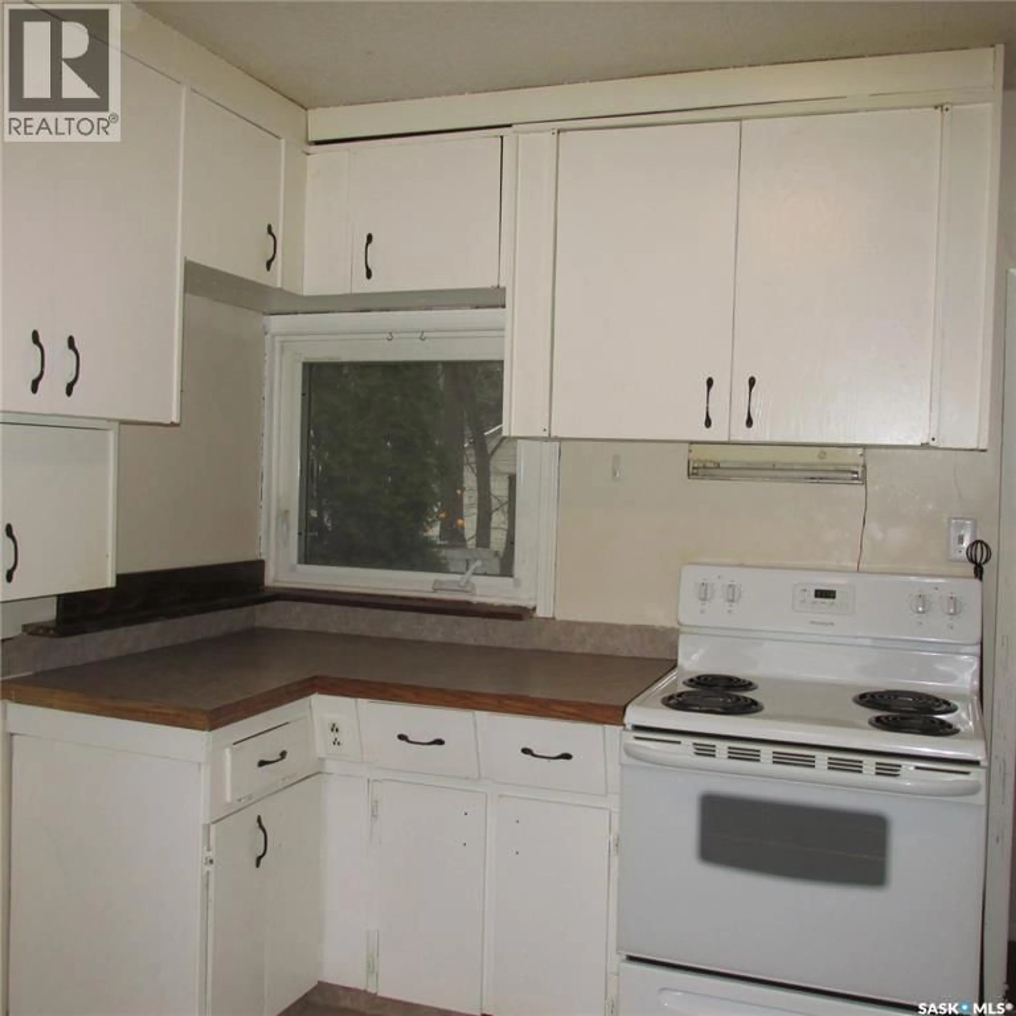 Standard kitchen, wood/laminate floor for 2047 RETALLACK STREET, Regina Saskatchewan S4T2K3