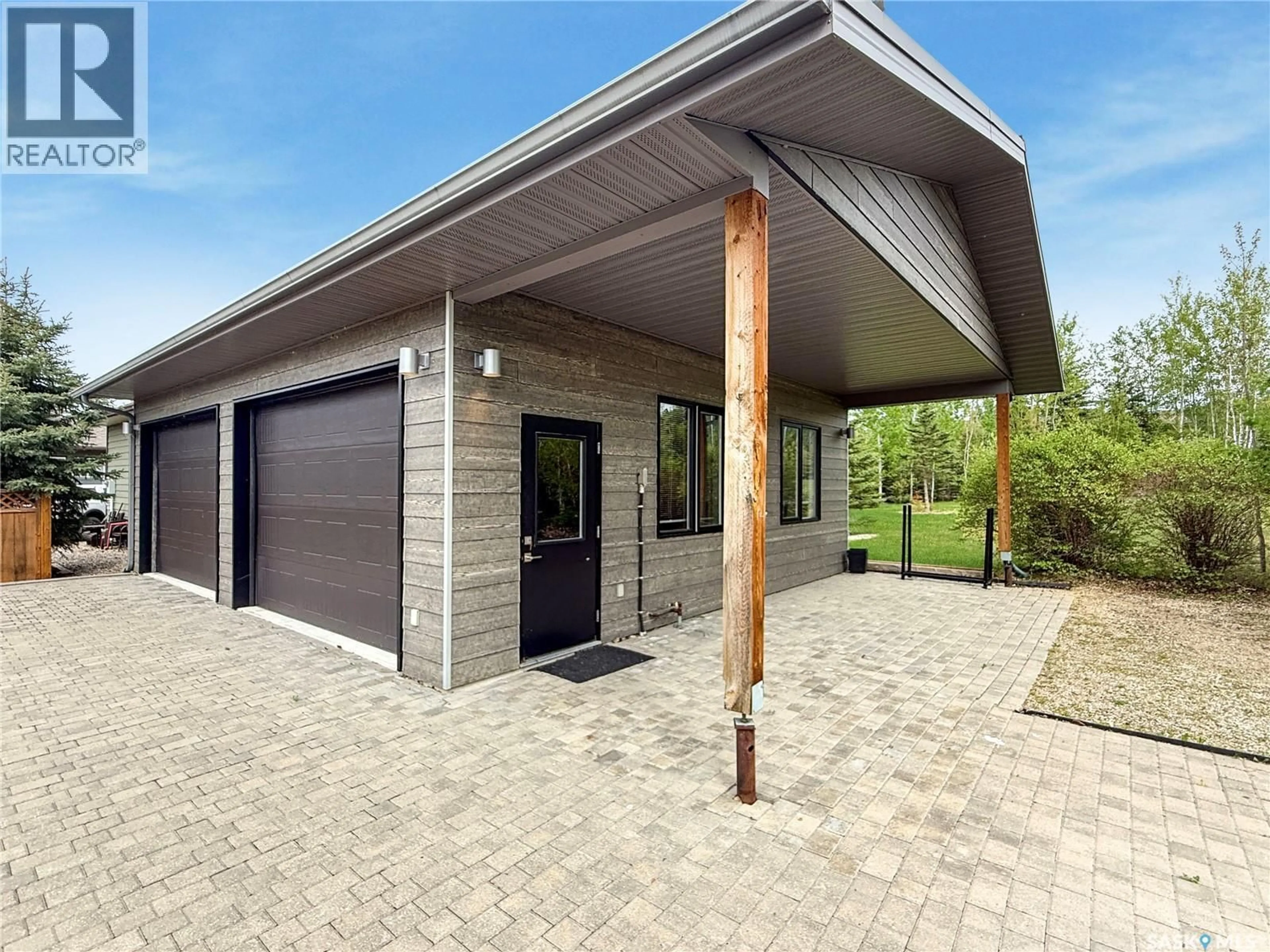 Indoor garage for 12/14 BRUIN BOULEVARD, Candle Lake Saskatchewan S0J3E0