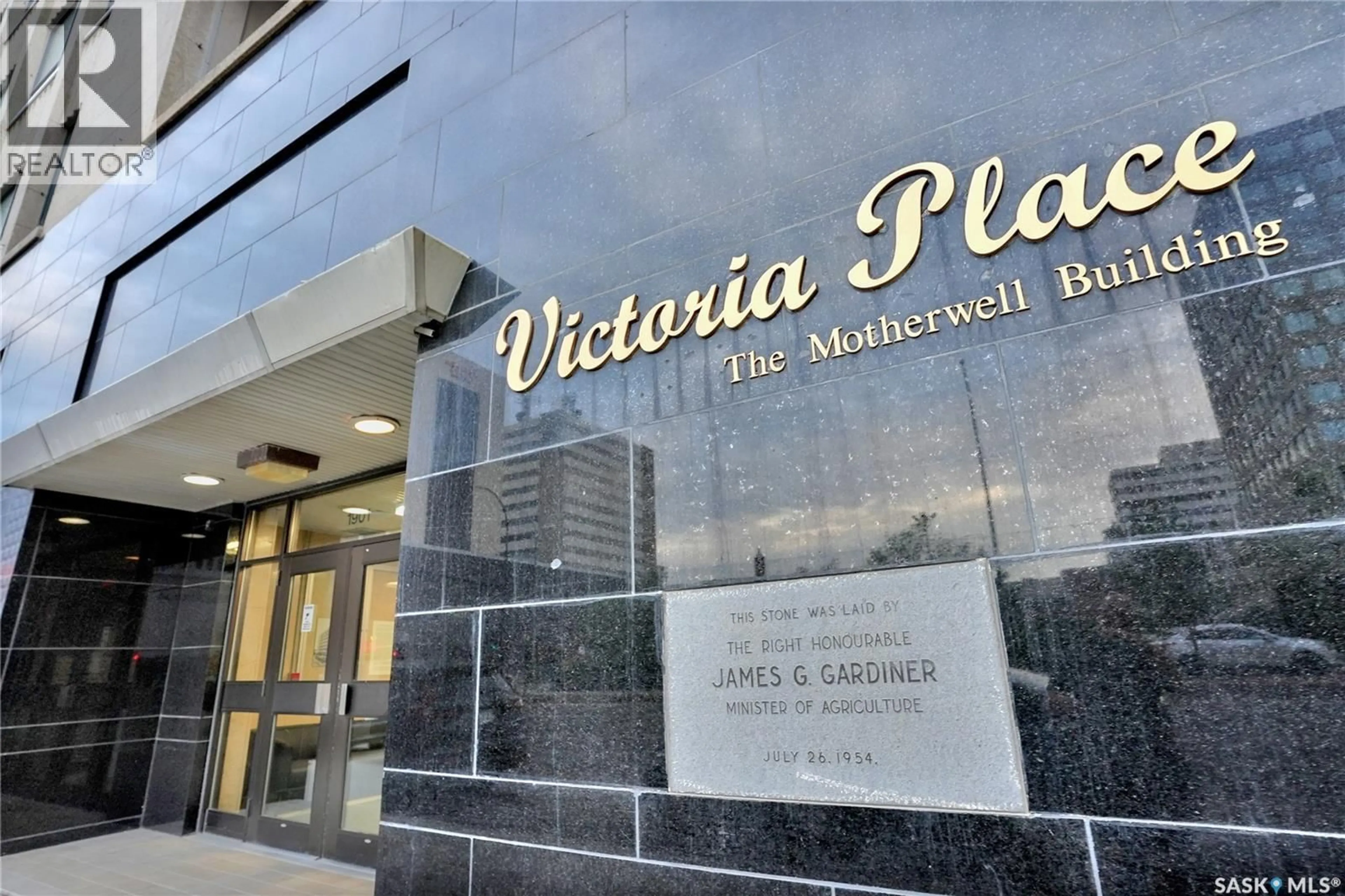 Indoor foyer for 208 - 1901 VICTORIA AVENUE, Regina Saskatchewan S4P3R4